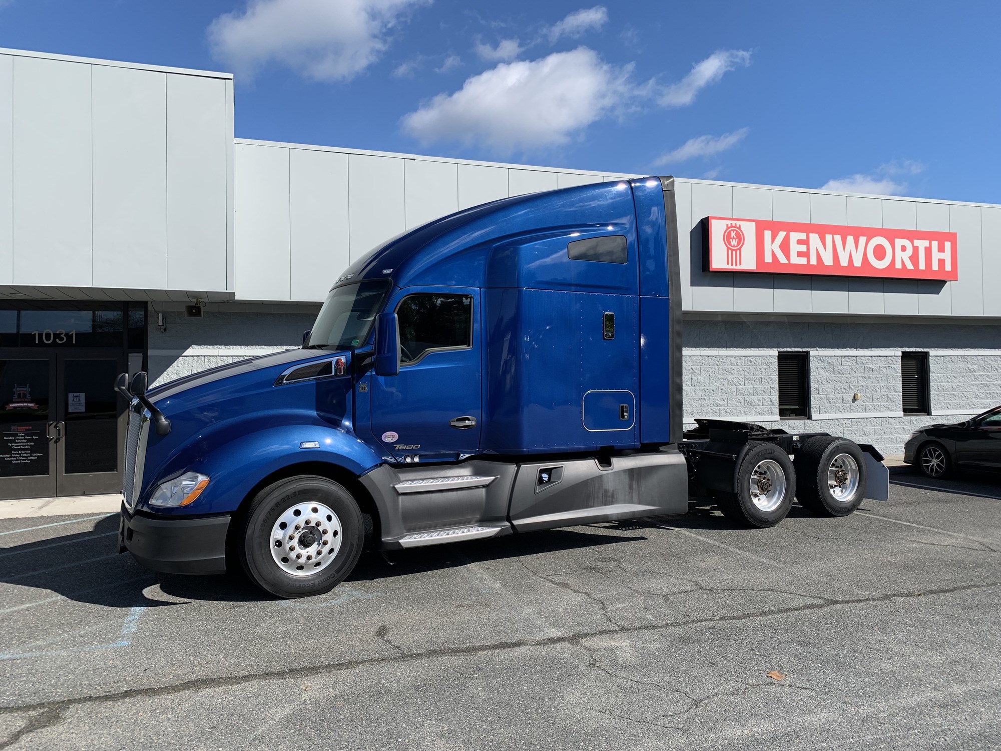 2021 Kenworth T680 - image 1 of 6