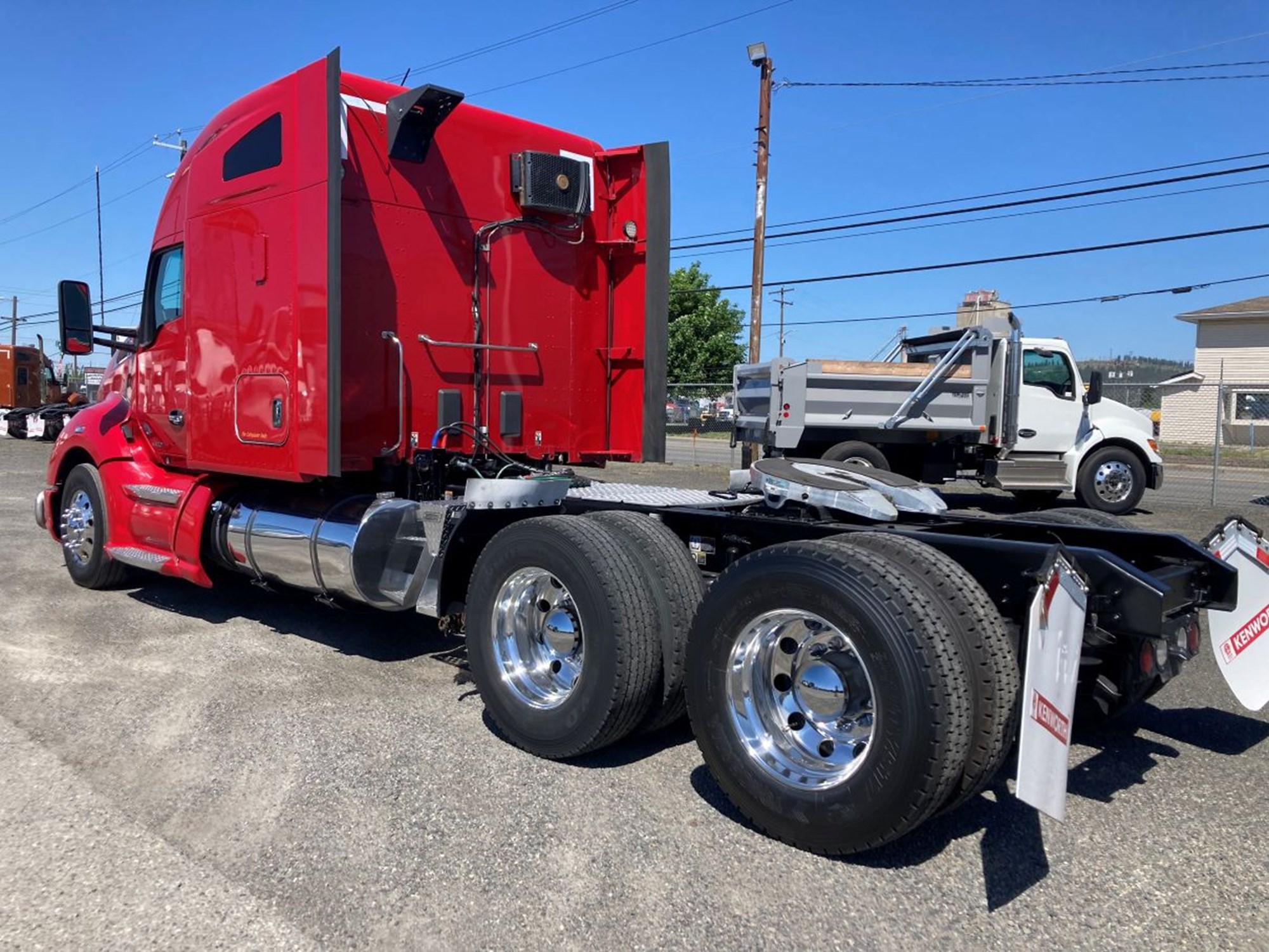 2021 Kenworth T680 - image 2 of 6