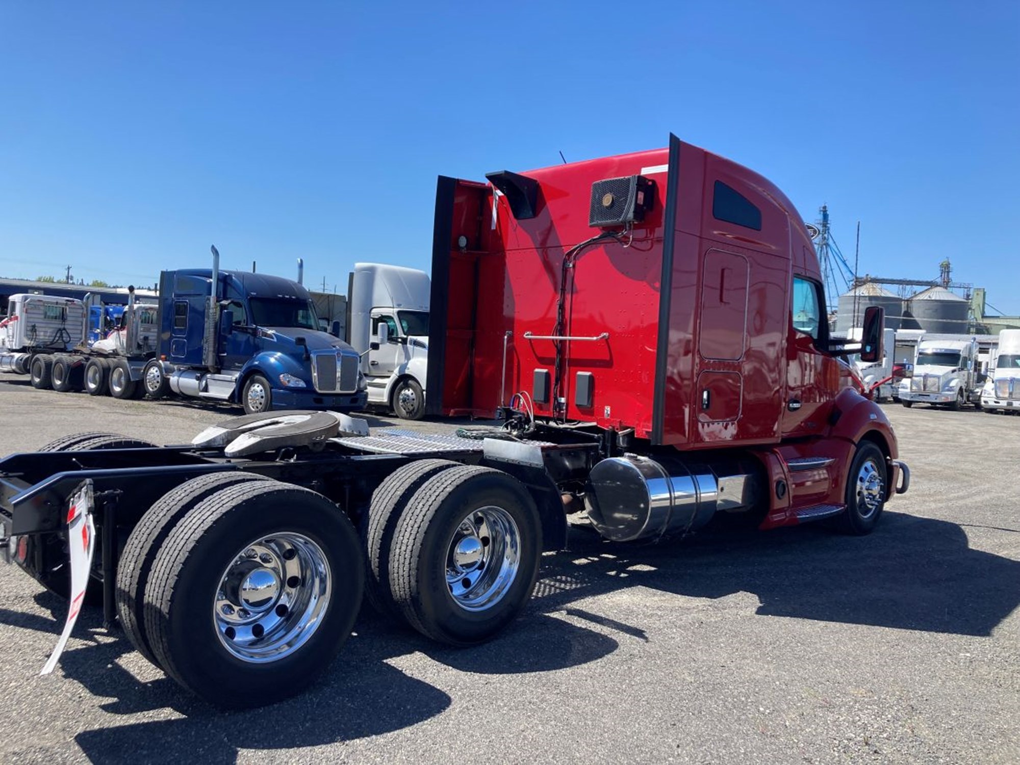 2021 Kenworth T680 - image 3 of 6
