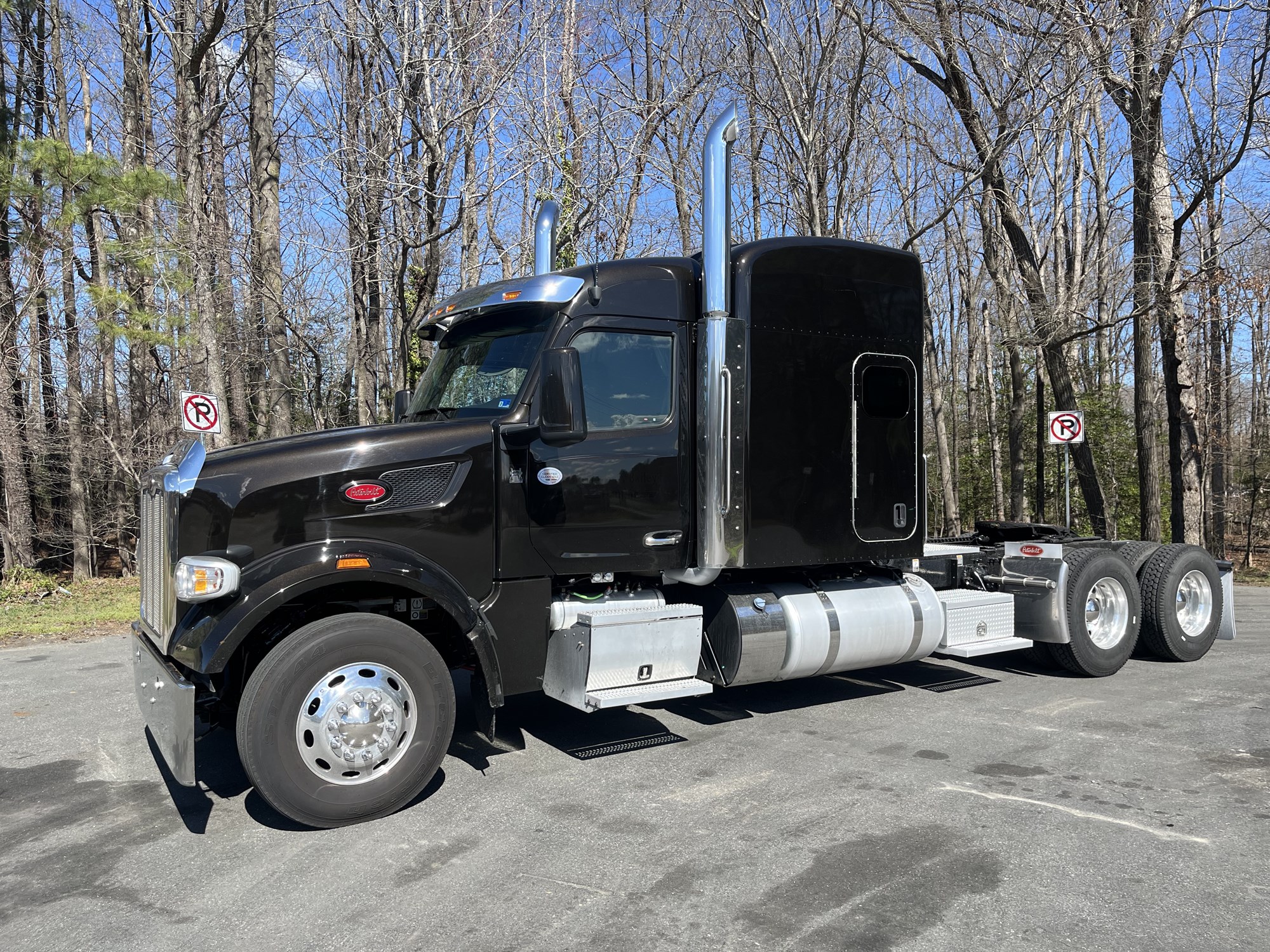 2022 Peterbilt 567 - image 1 of 6