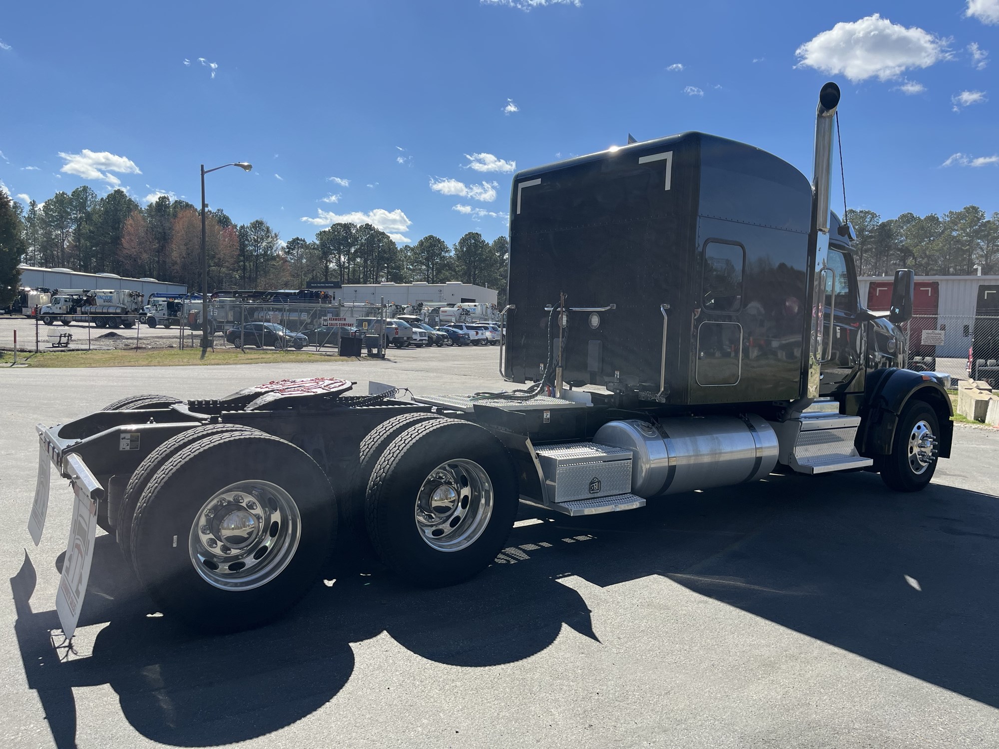 2022 Peterbilt 567 - image 4 of 6