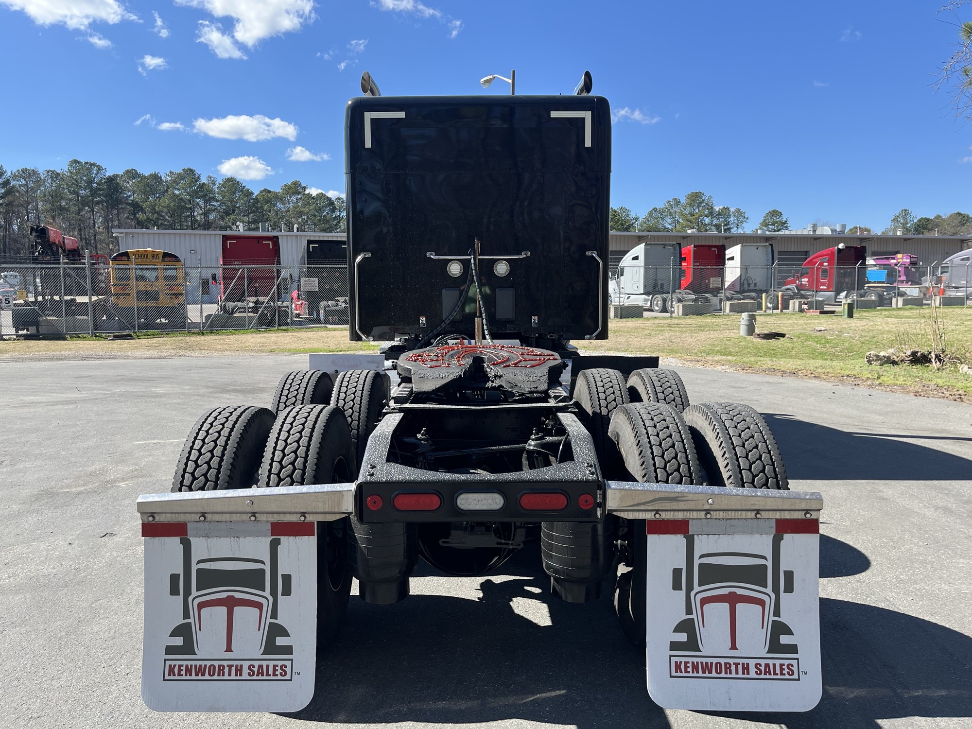 2022 Peterbilt 567 - image 5 of 6