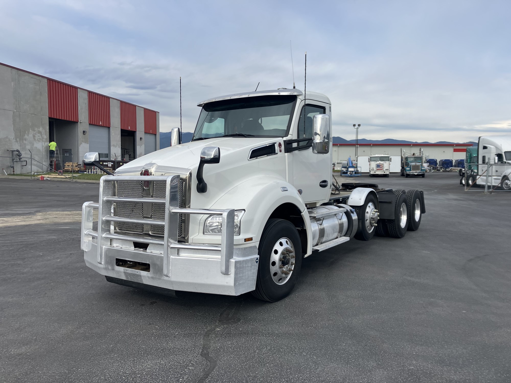 2022 Kenworth T880 - image 1 of 6