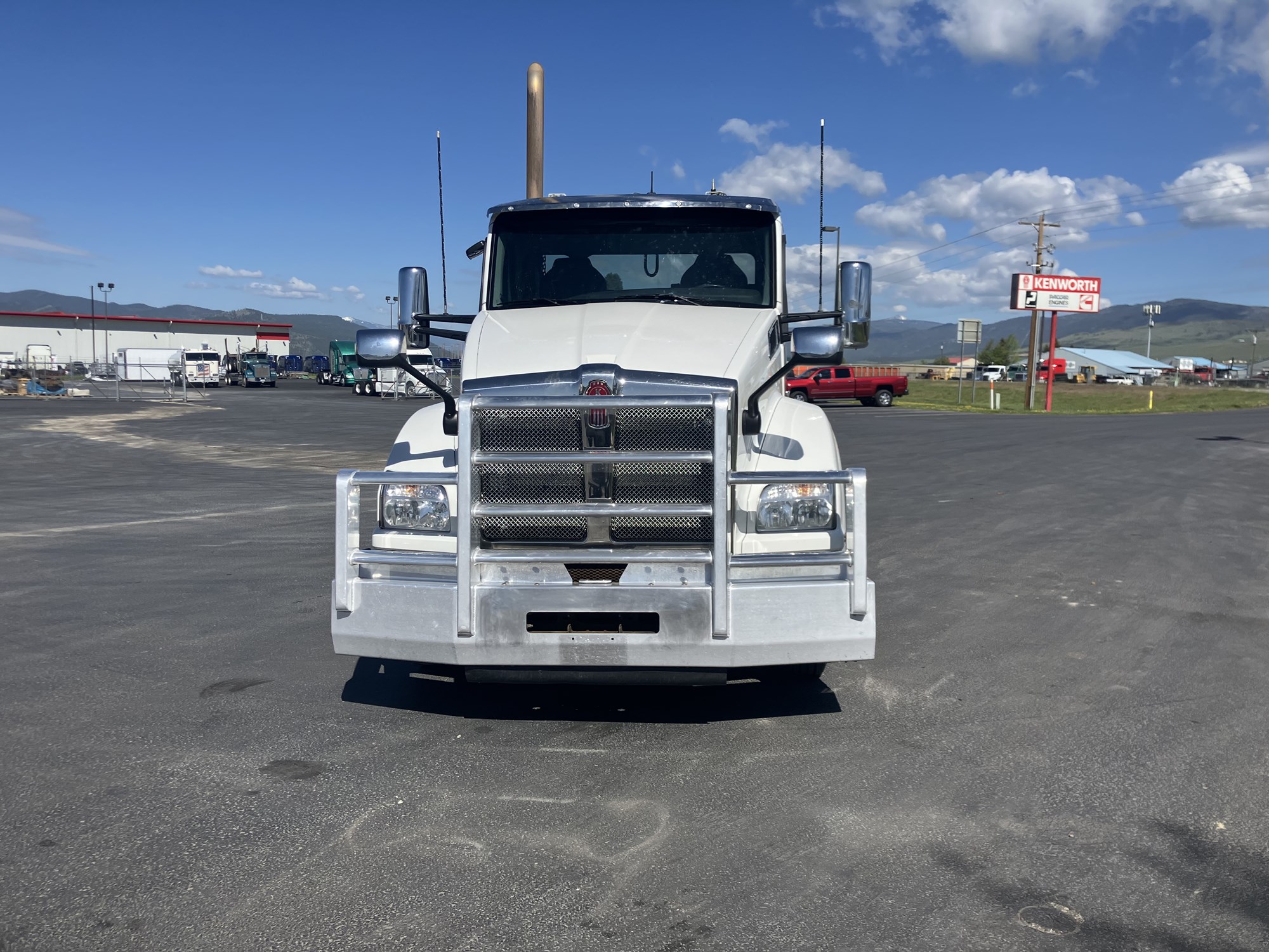 2022 Kenworth T880 - image 2 of 6