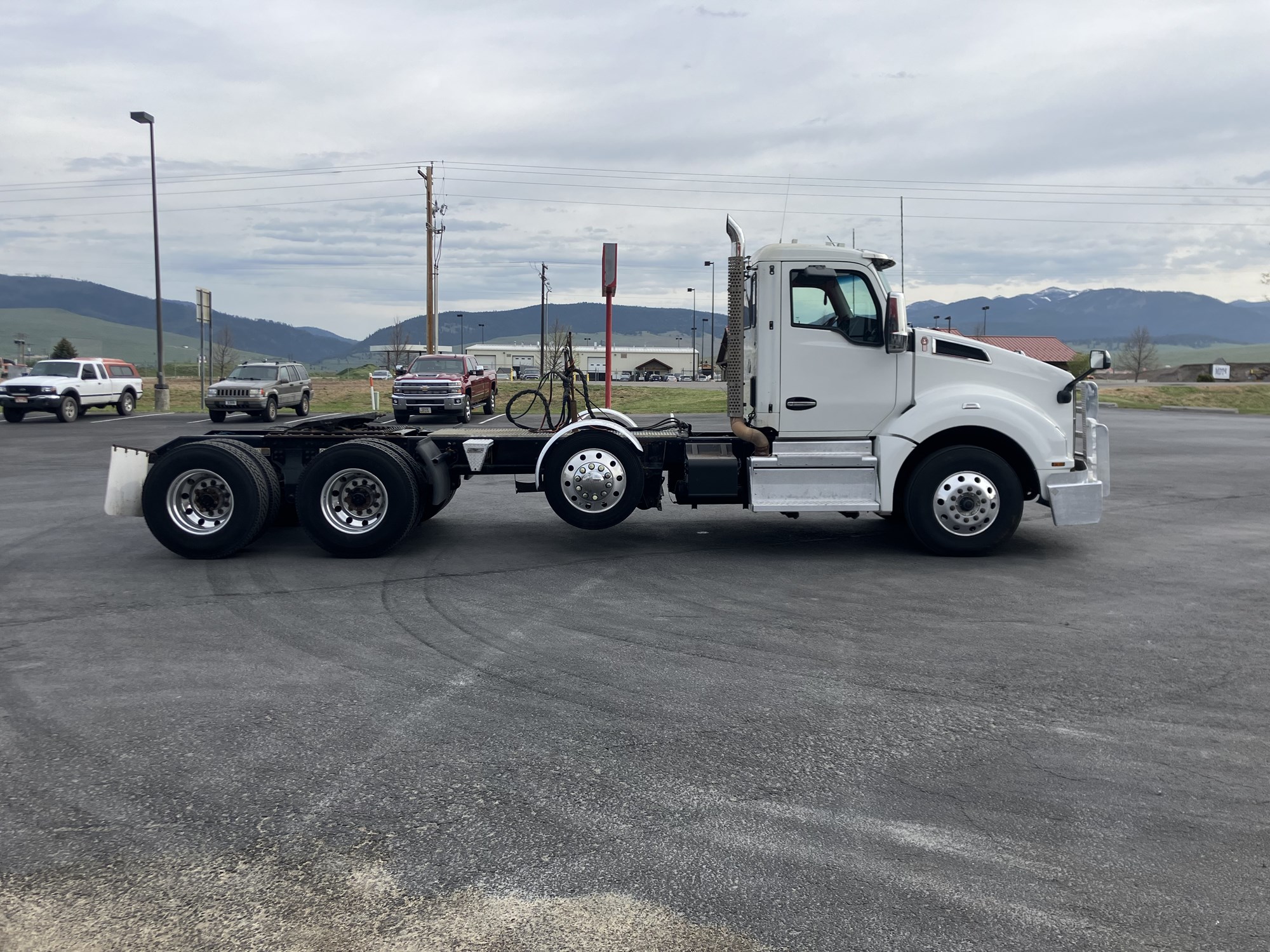 2022 Kenworth T880 - image 4 of 6