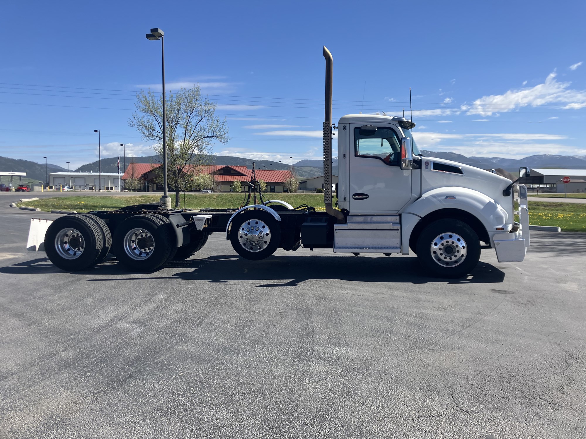 2022 Kenworth T880 - image 4 of 6
