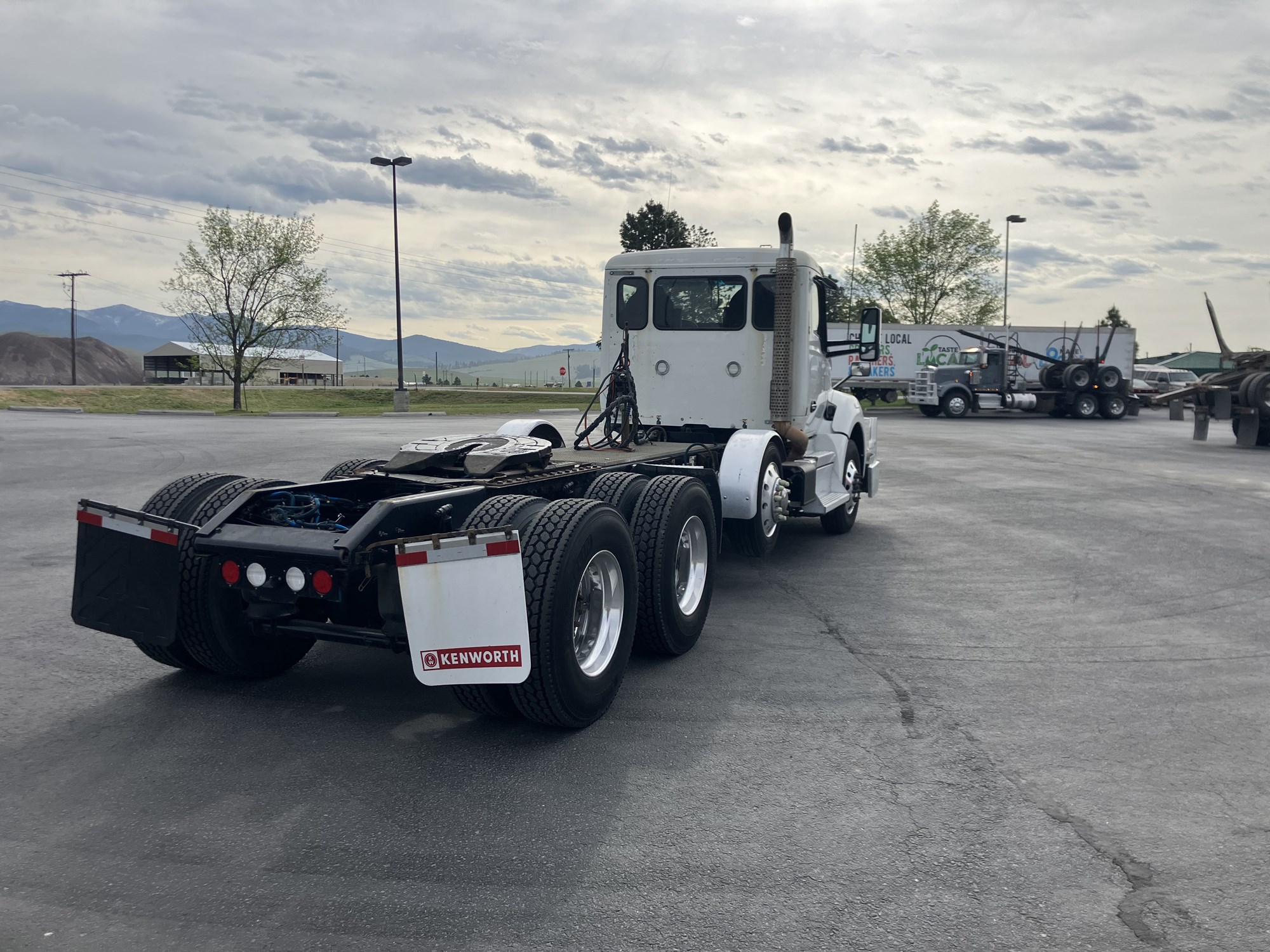 2022 Kenworth T880 - image 5 of 6