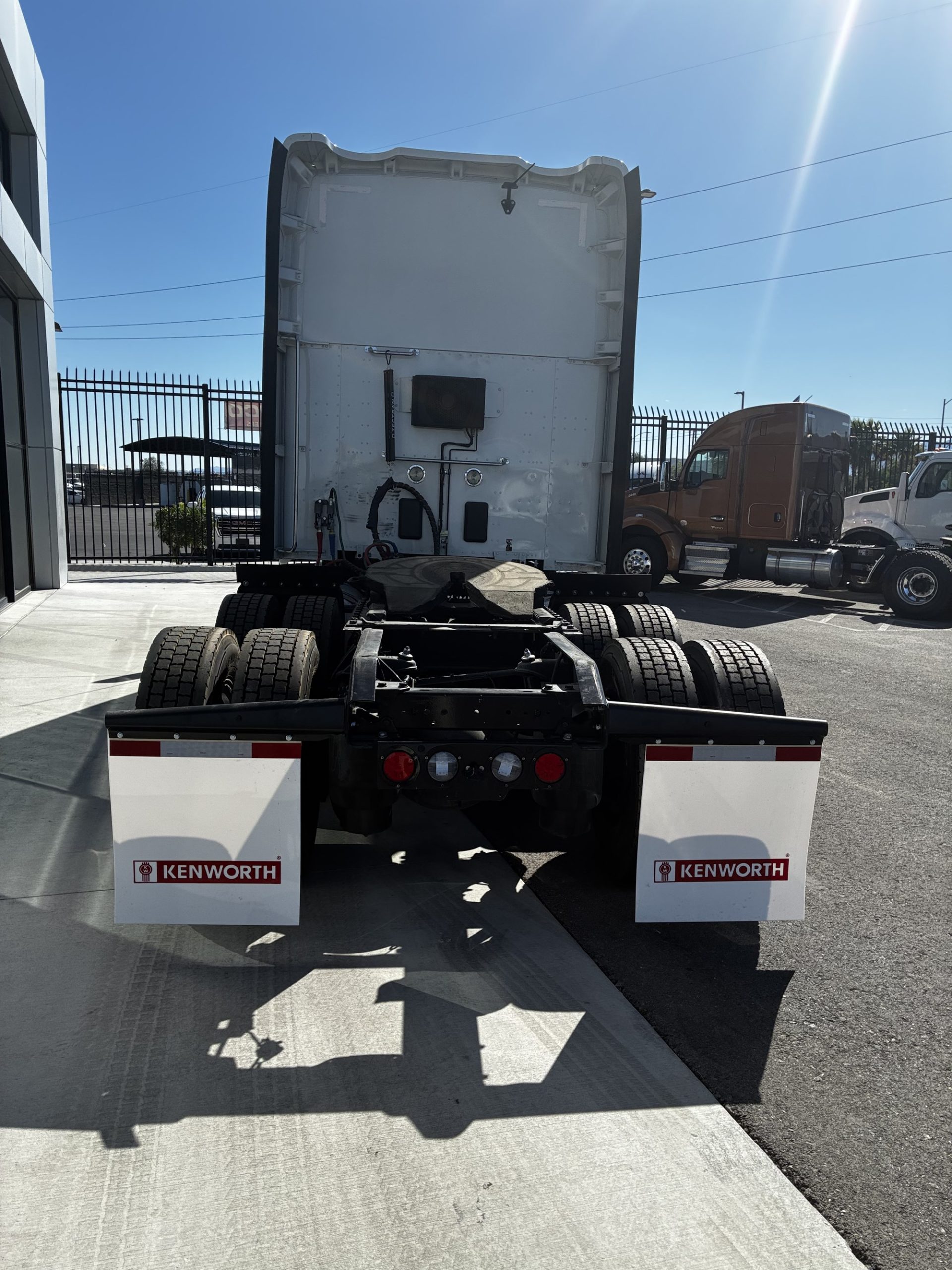2022 Kenworth T680 2022 Kenworth T680 - image 4 of 6