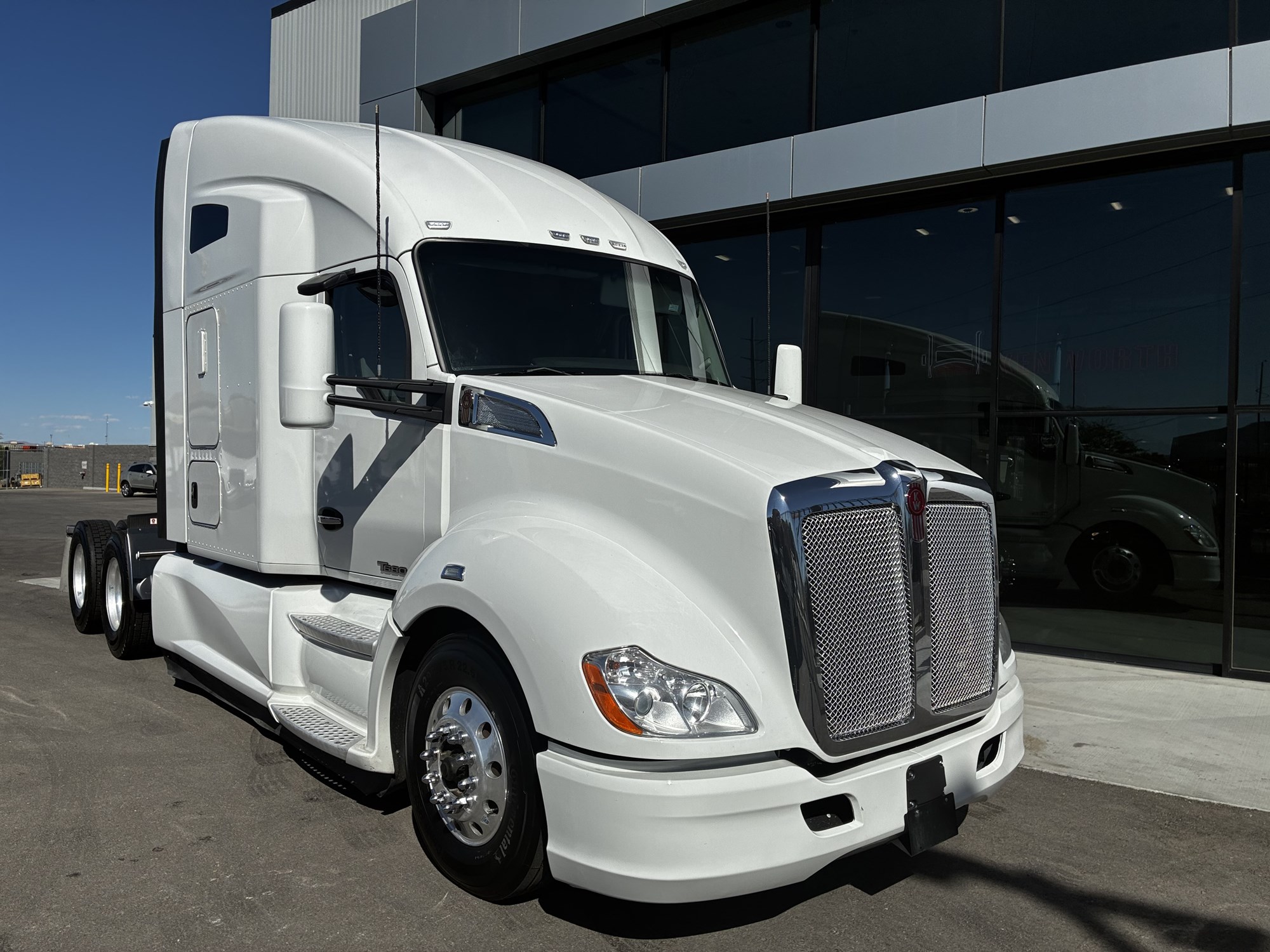 2022 Kenworth T680 2022 Kenworth T680 - image 1 of 6