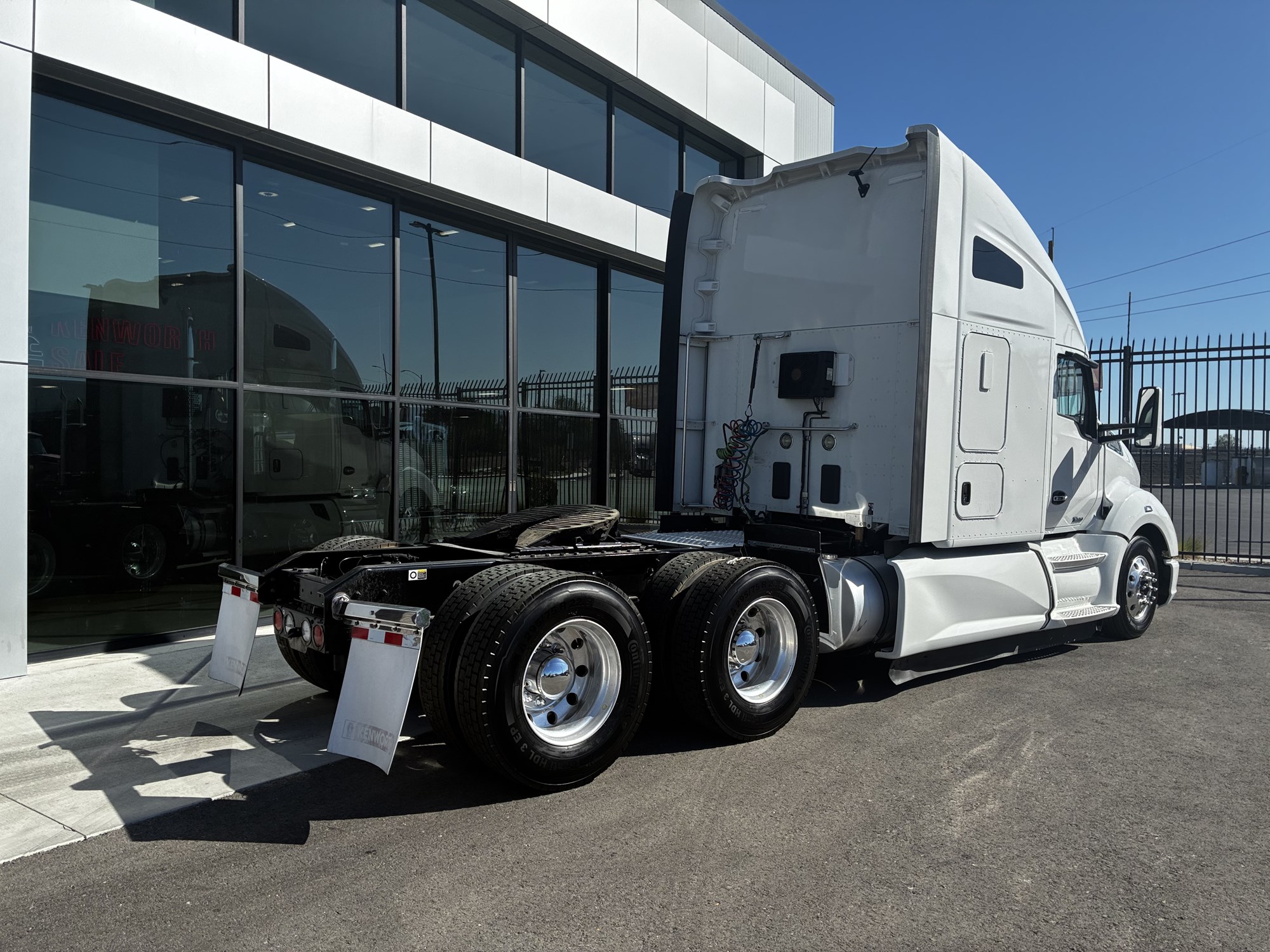 2022 Kenworth T680 2022 Kenworth T680 - image 3 of 6