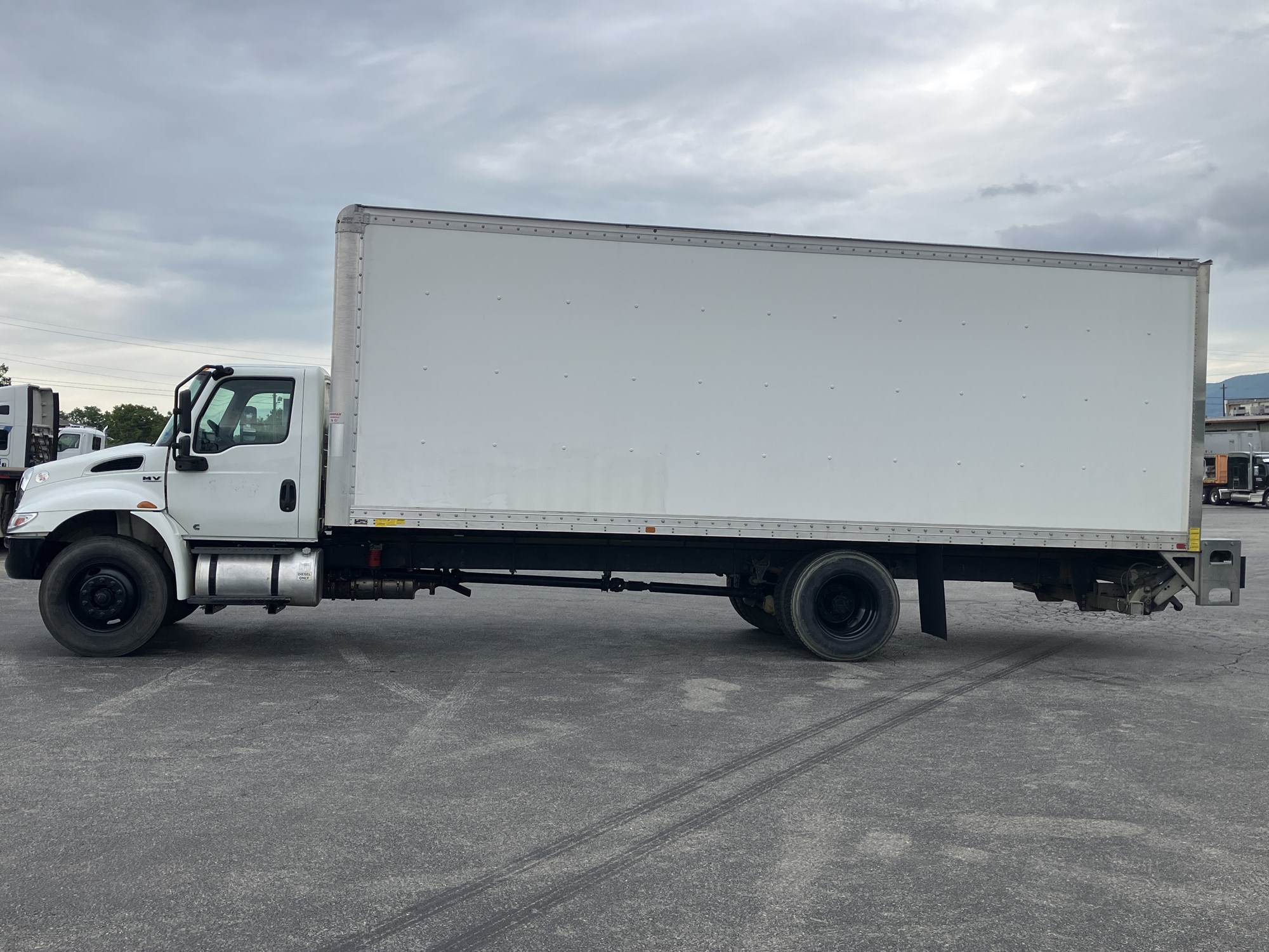 2022 International 4300 - image 1 of 2