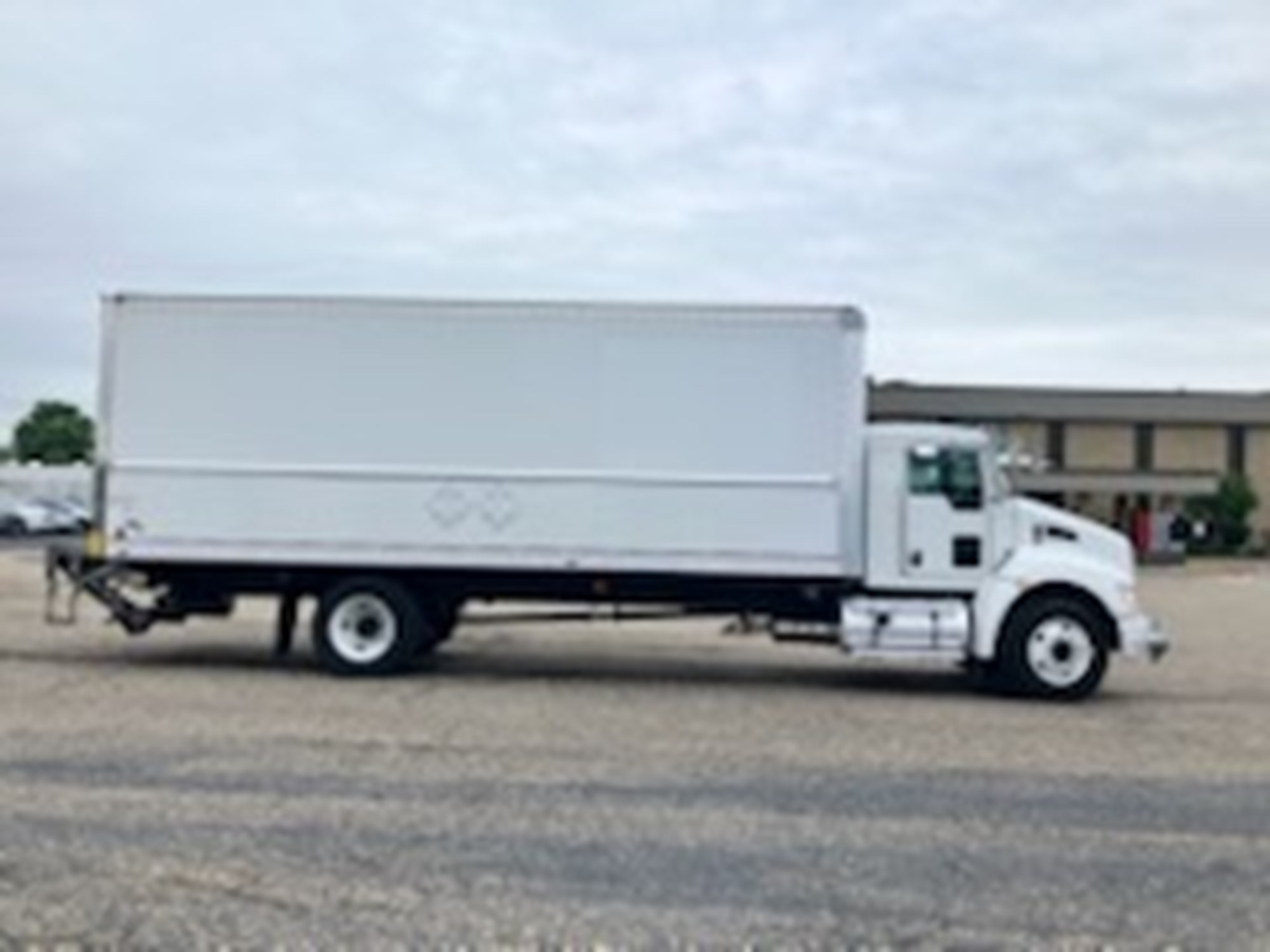 2022 Kenworth T270 - image 4 of 5