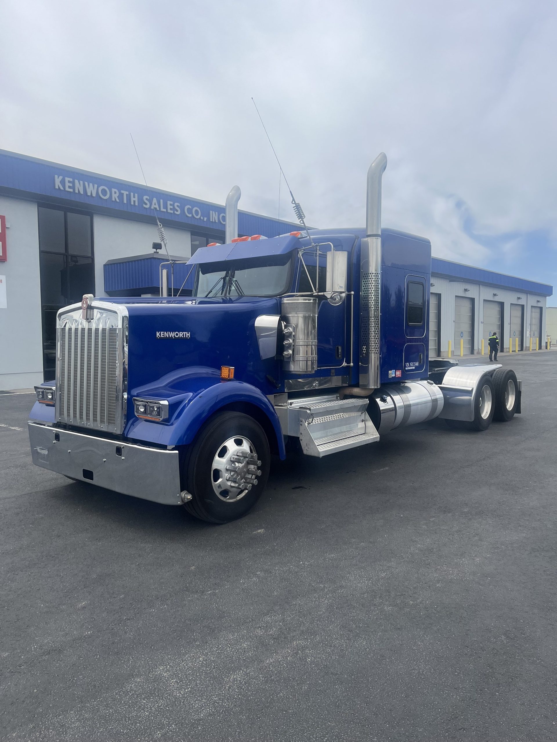 2022 Kenworth W900 2022 Kenworth W900 - image 1 of 6