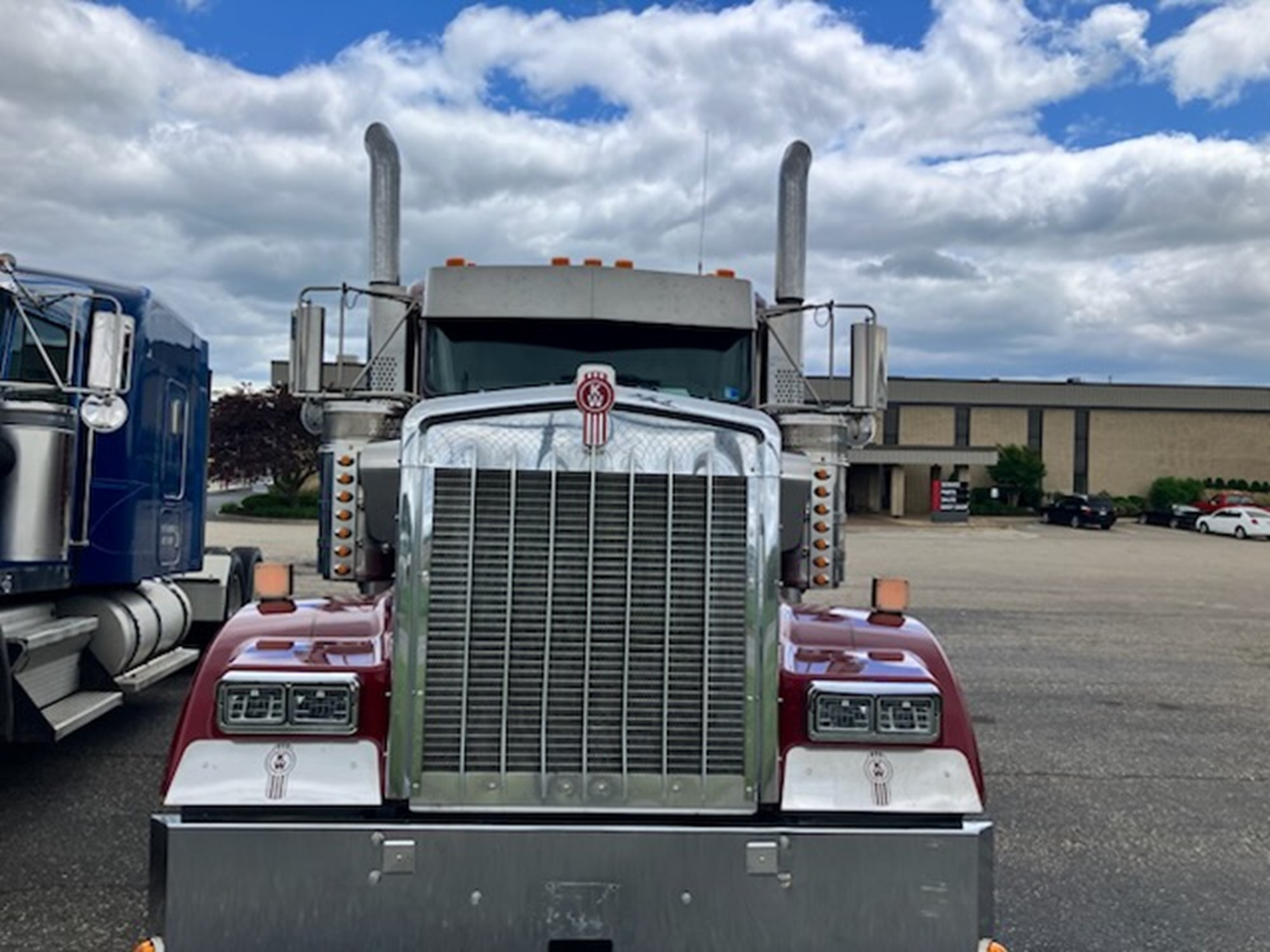 2022 Kenworth W900B - image 2 of 5