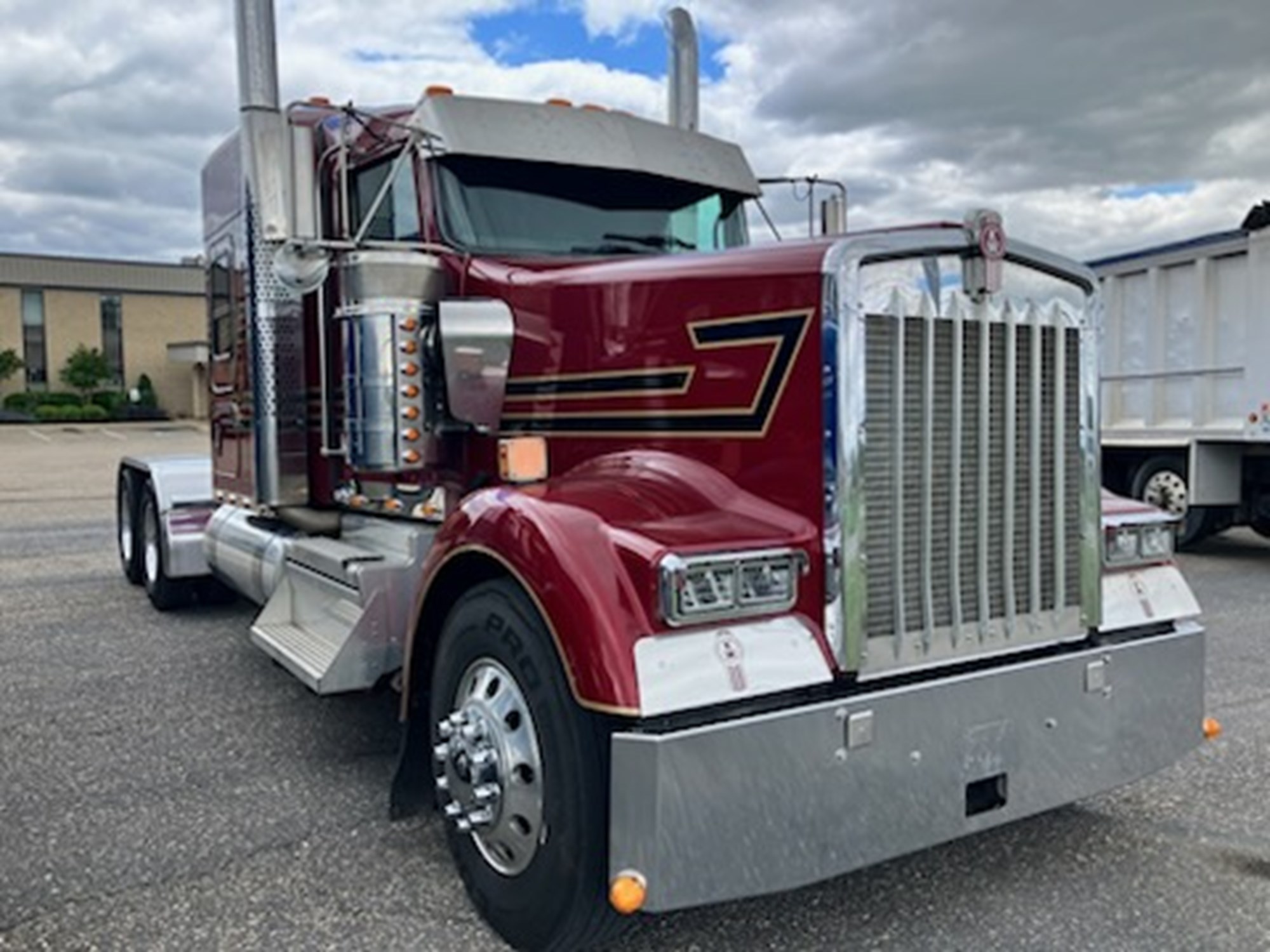 2022 Kenworth W900B - image 3 of 5