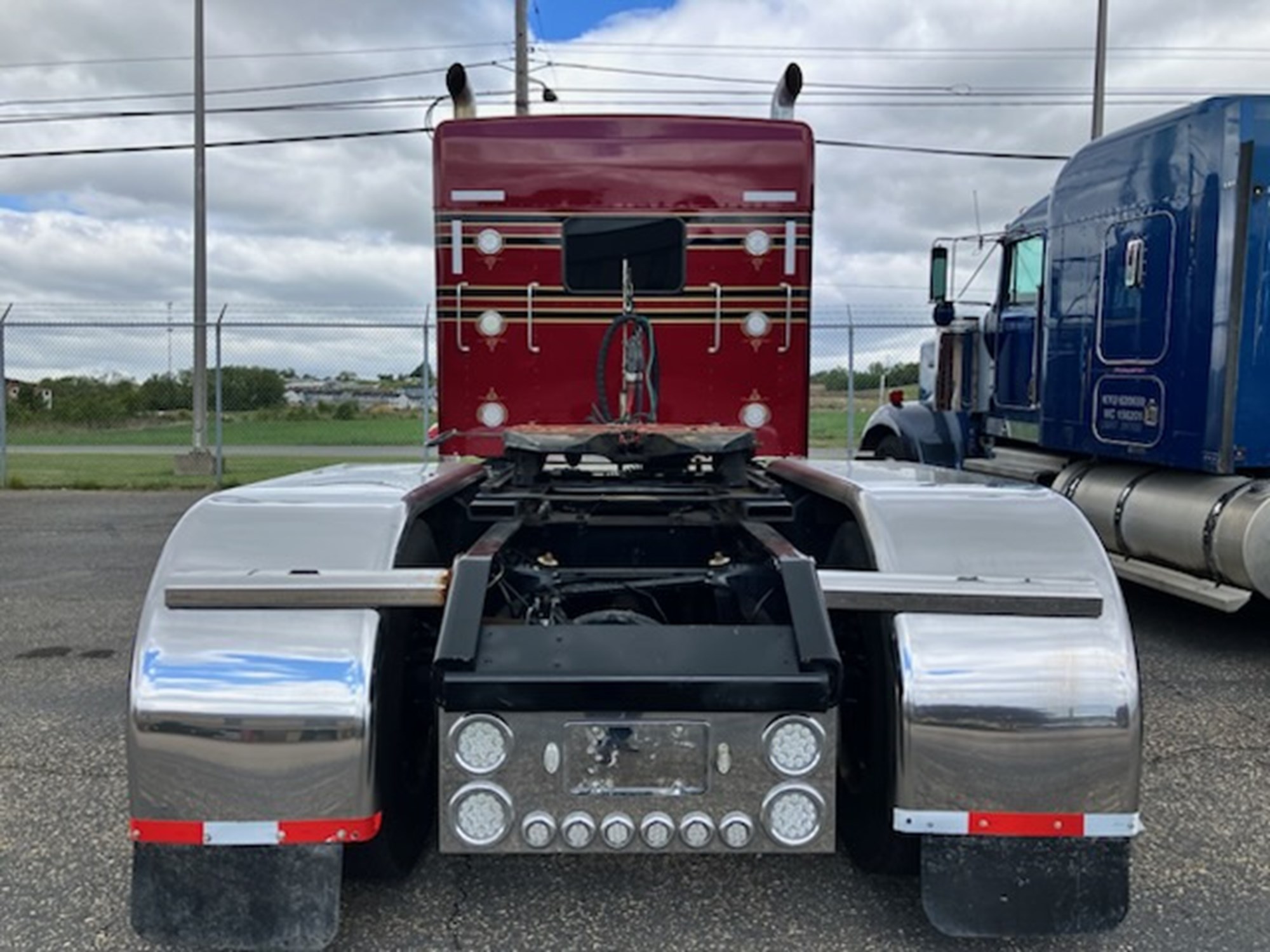 2022 Kenworth W900B - image 4 of 5