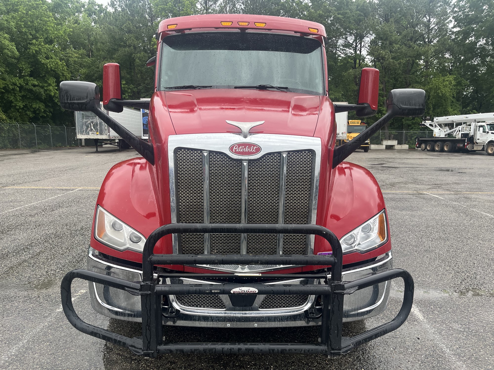 2023 Peterbilt 579 2023 Peterbilt 579 - image 2 of 6