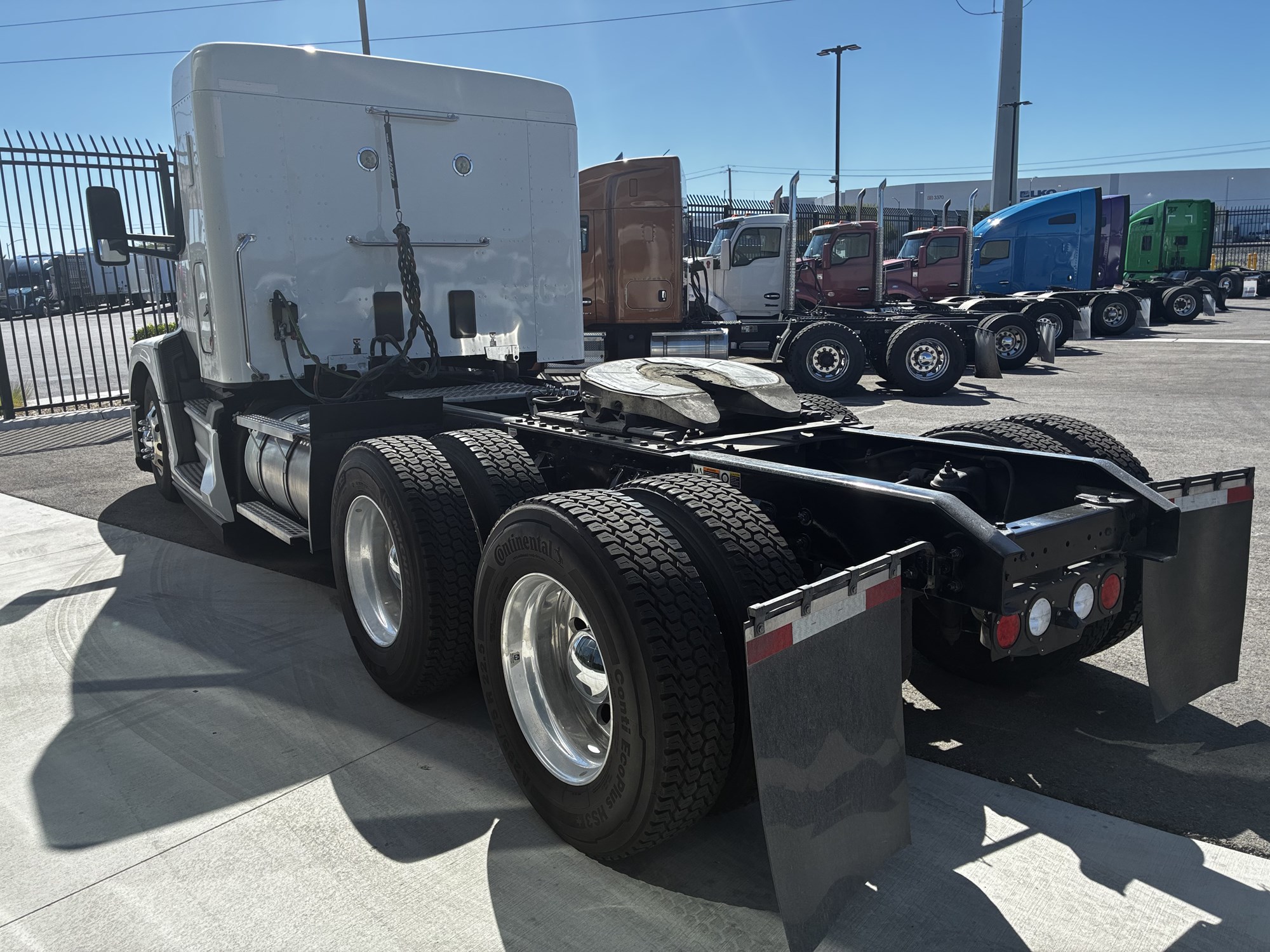 2023 Kenworth T680 2023 Kenworth T680 - image 5 of 6