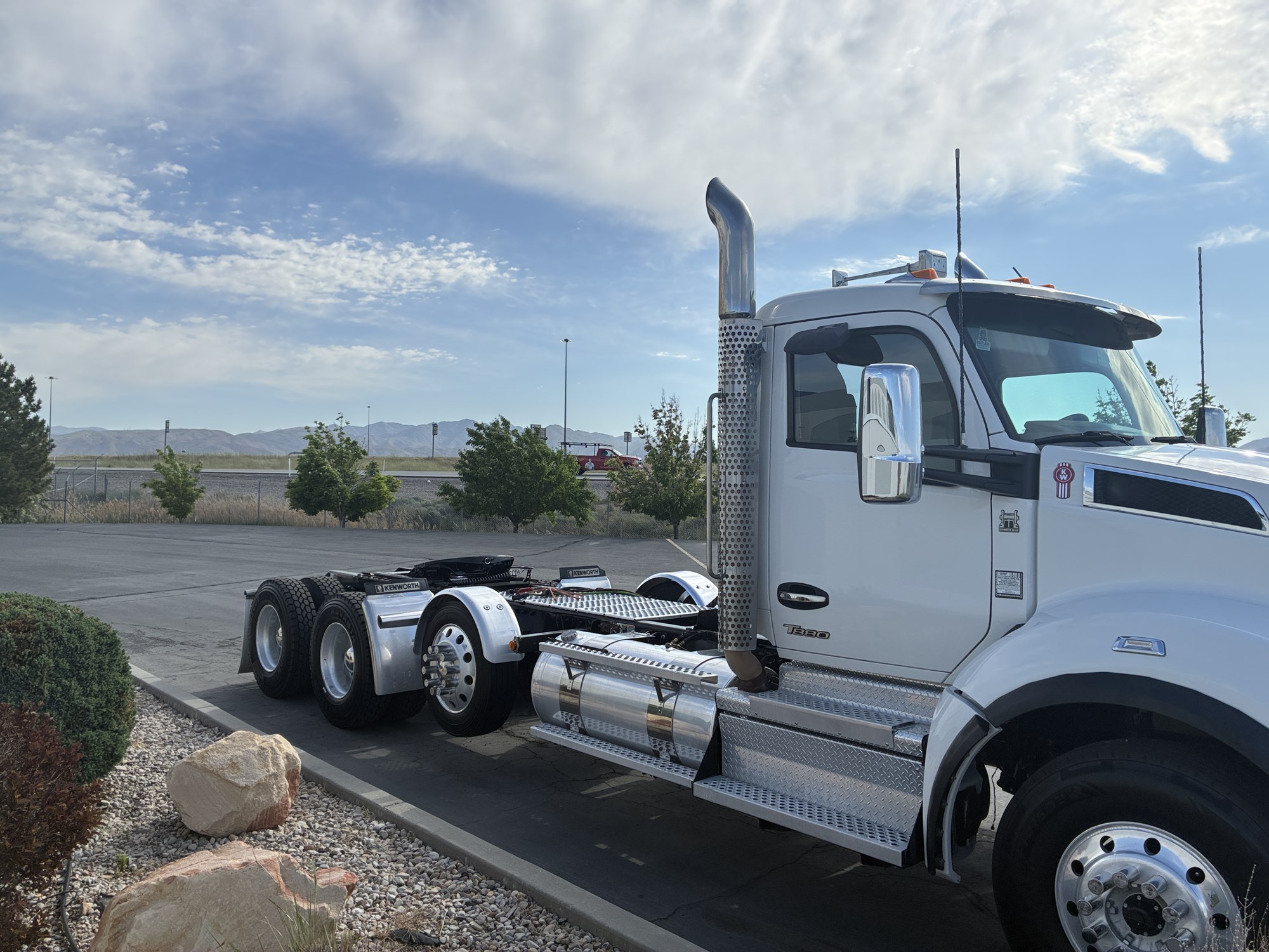 2023 Kenworth T880 2023 Kenworth T880 - image 4 of 6