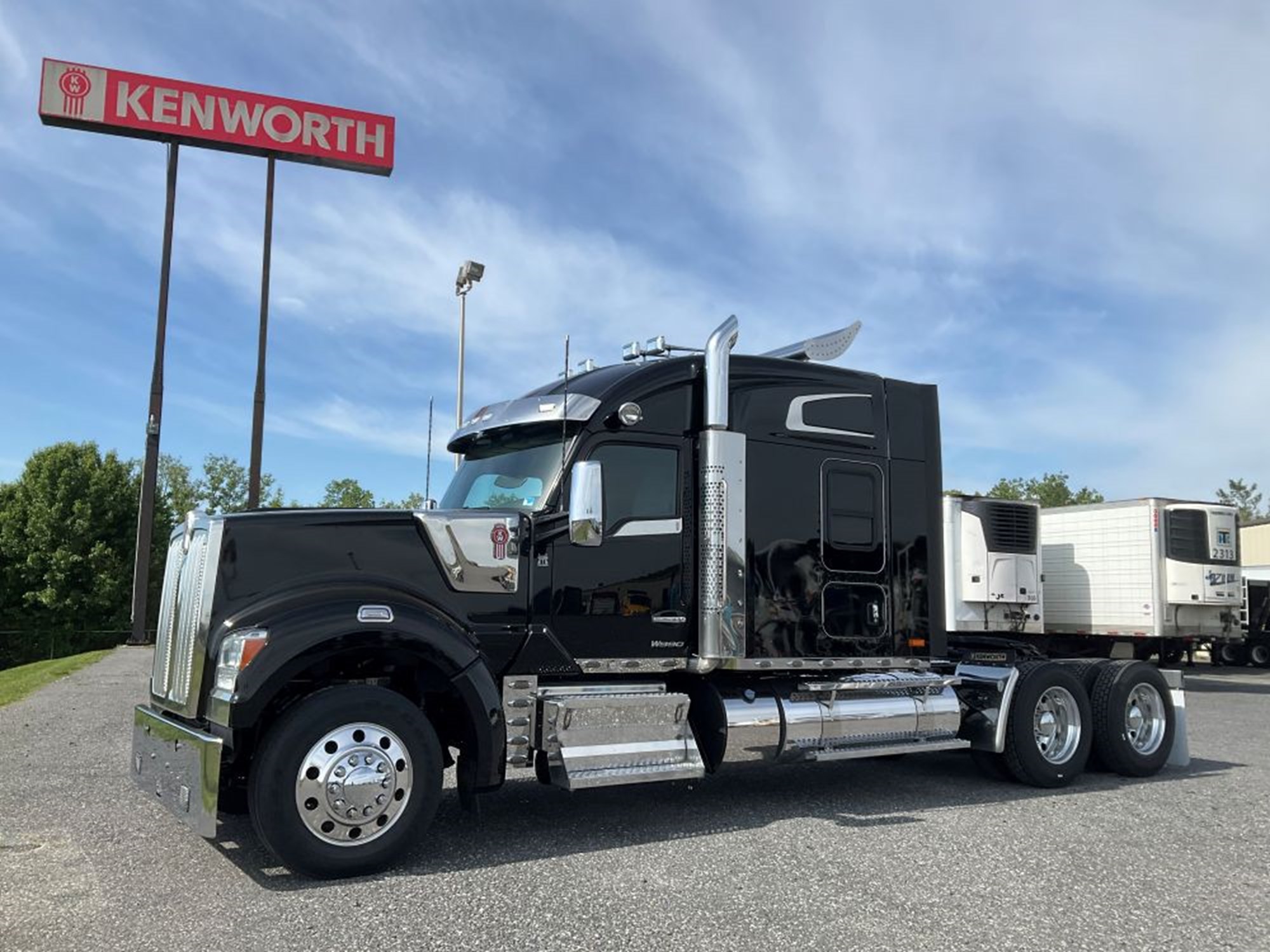 2023 Kenworth W990 - image 1 of 6