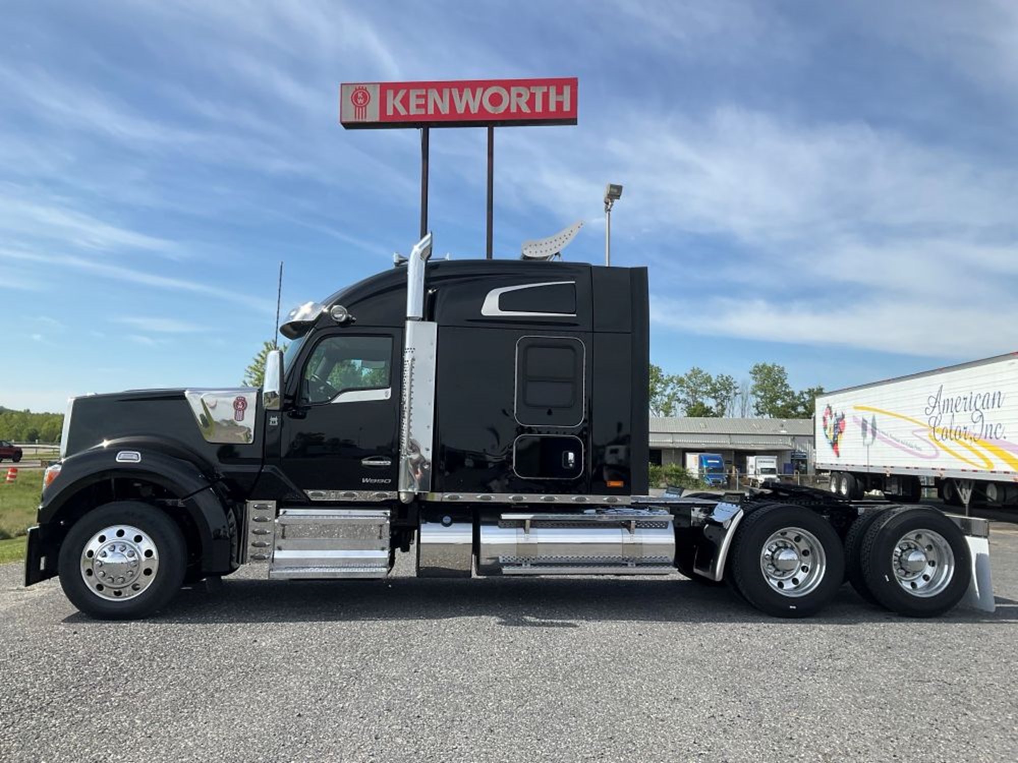 2023 Kenworth W990 - image 2 of 6