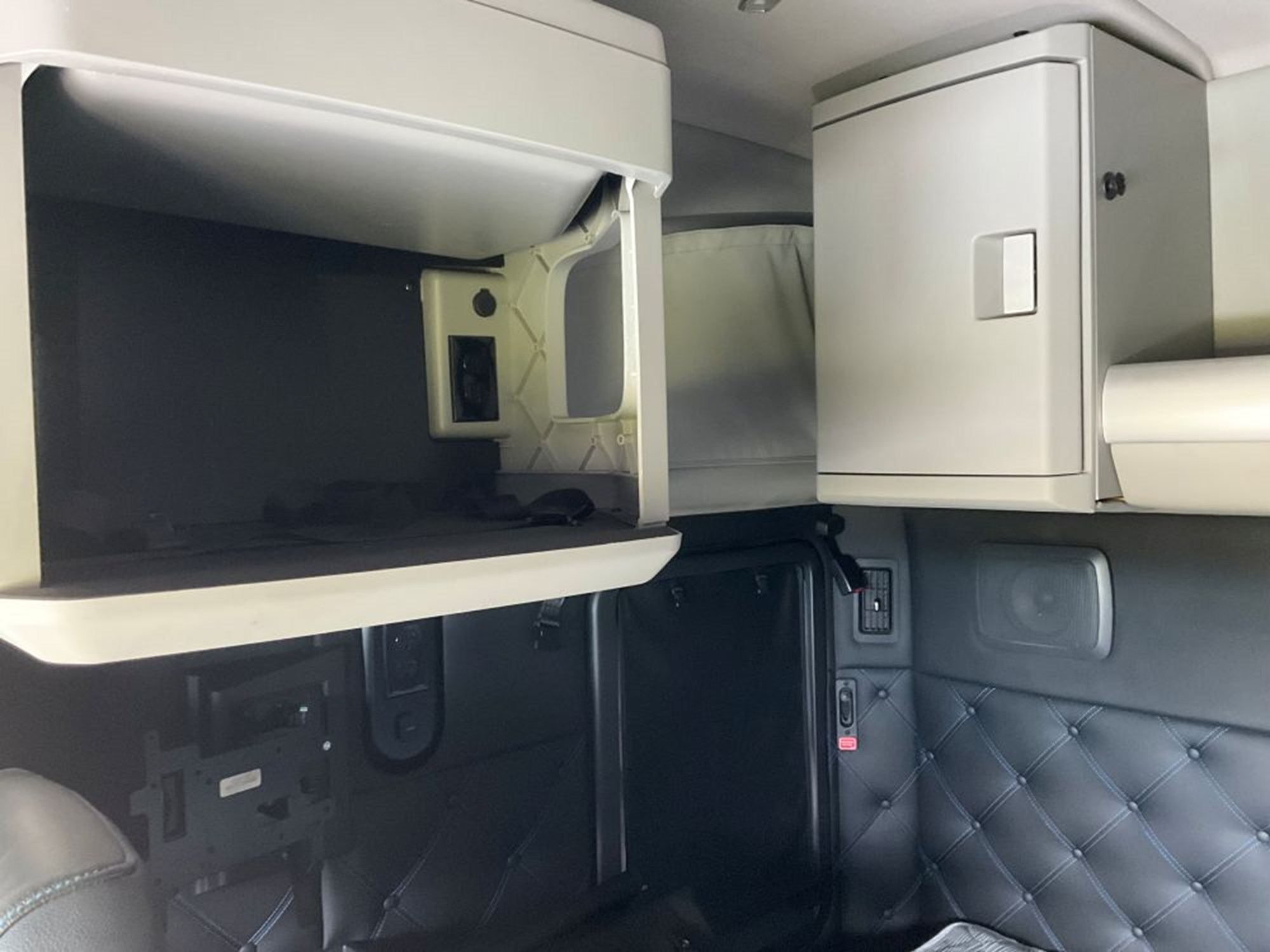 2023 Kenworth W990 PJ260447U-23 2023 Kenworth W990 PJ260447U-23