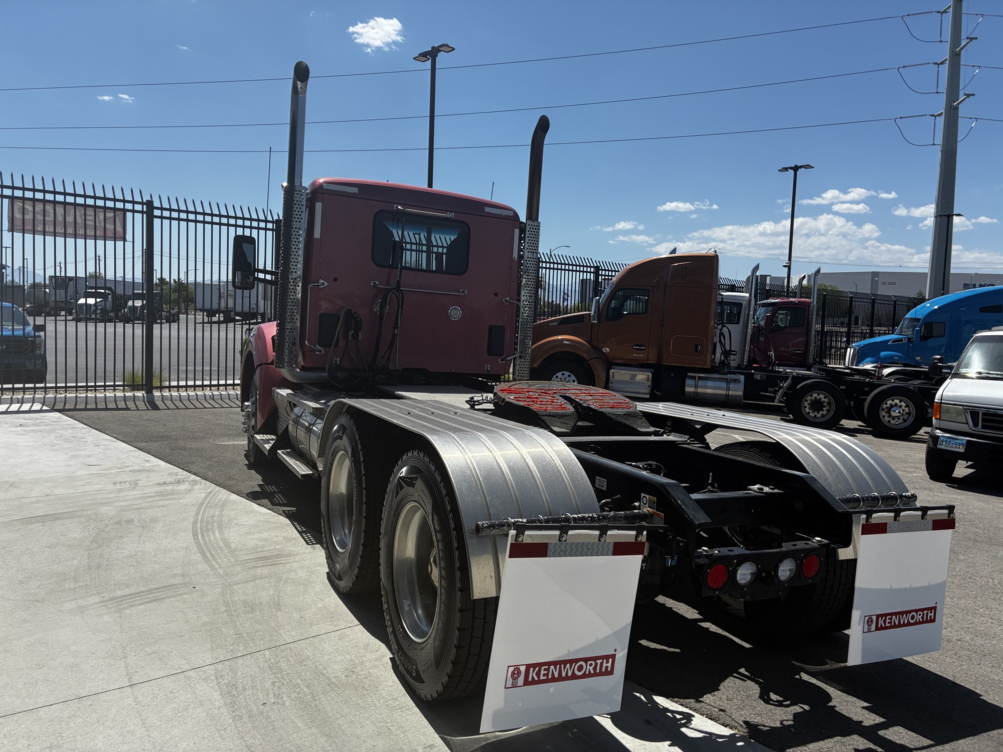 2024 Kenworth T880 - image 4 of 6
