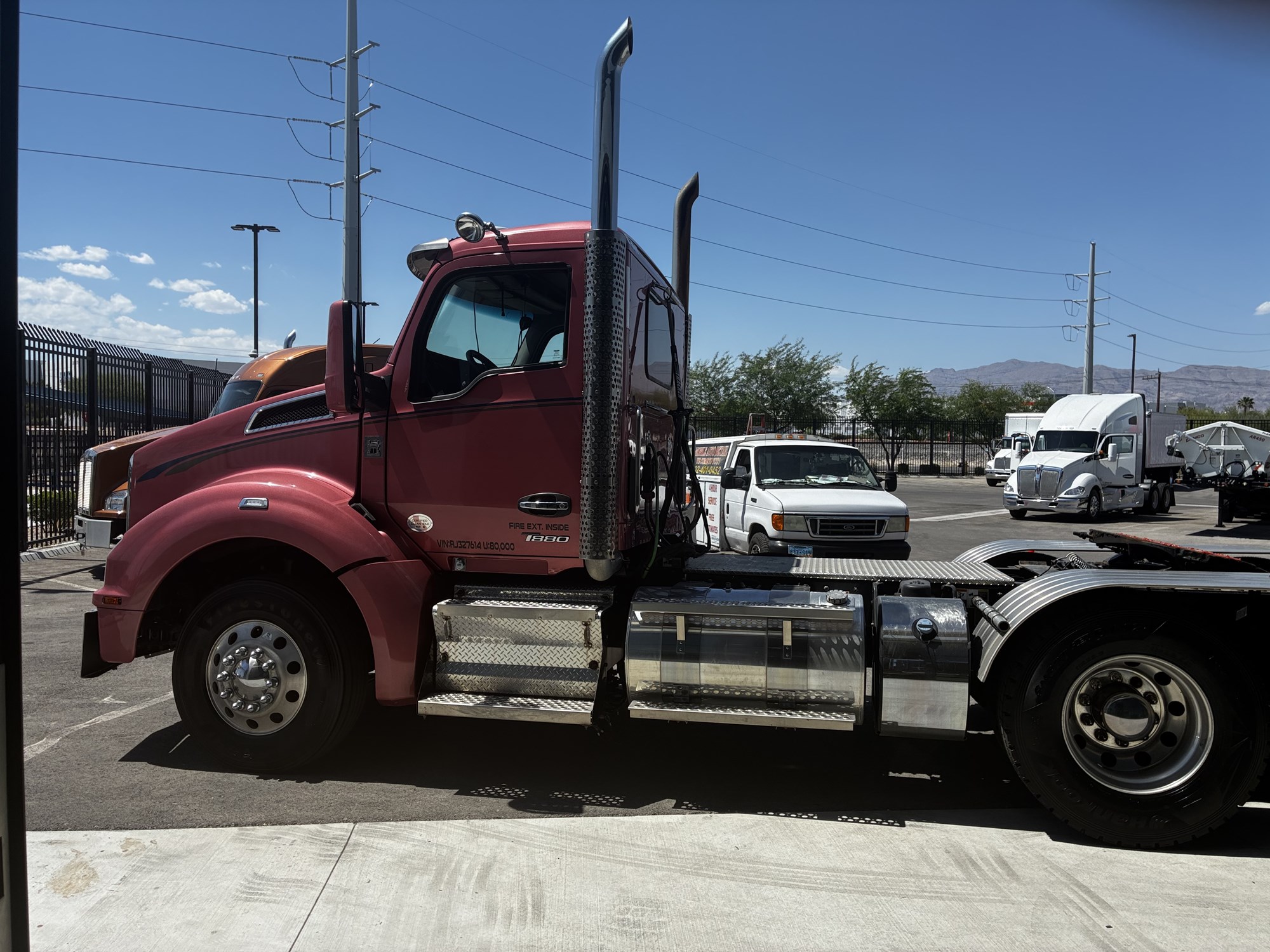 2024 Kenworth T880 - image 5 of 6