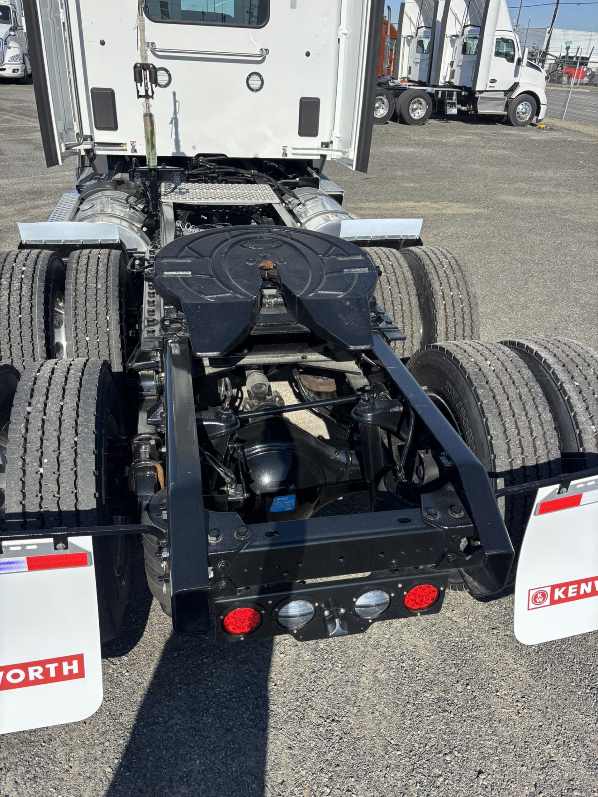 2025 Kenworth T680 - image 4 of 6