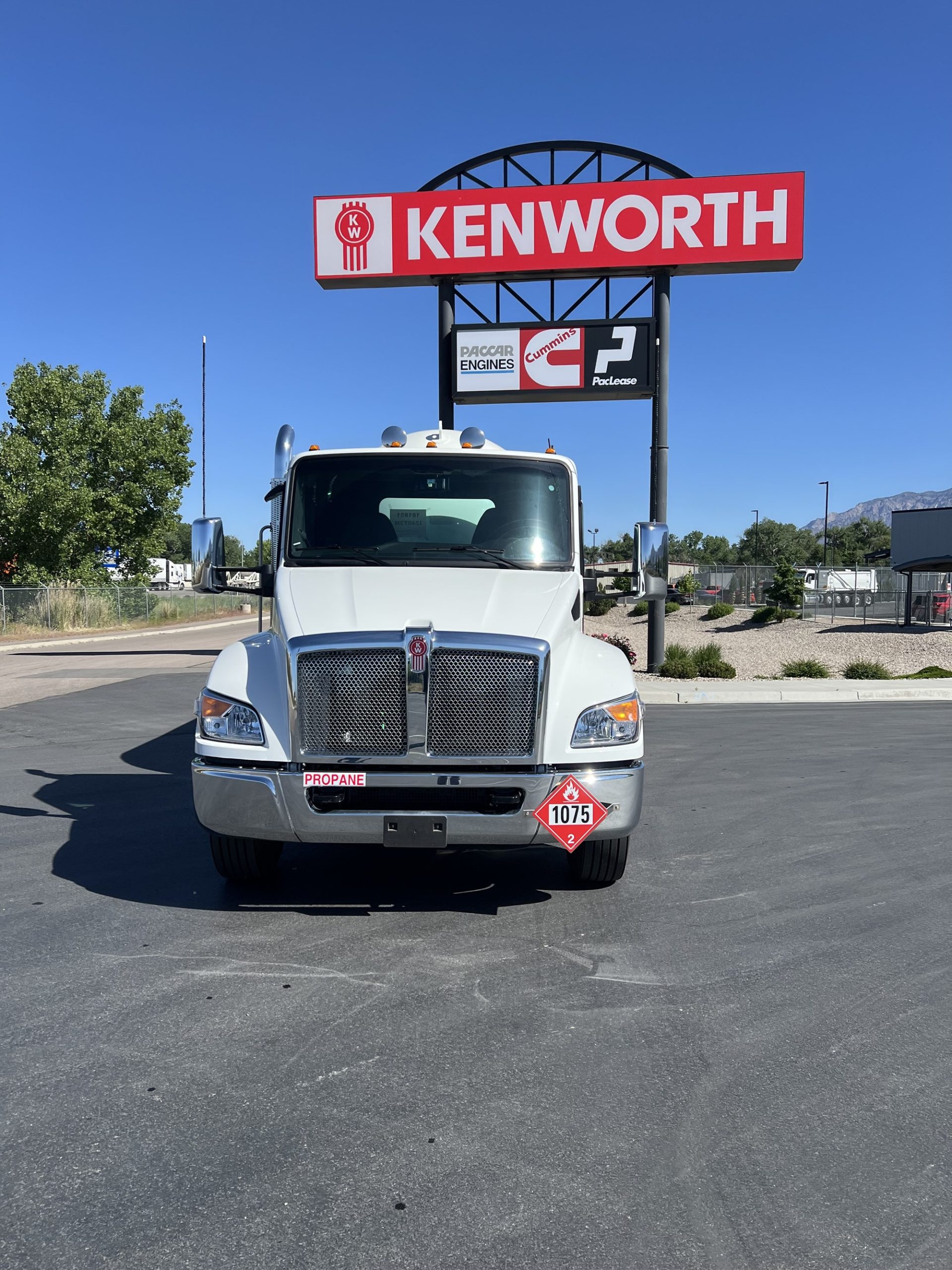 2025 Kenworth T380 2025 Kenworth T380 - image 2 of 6