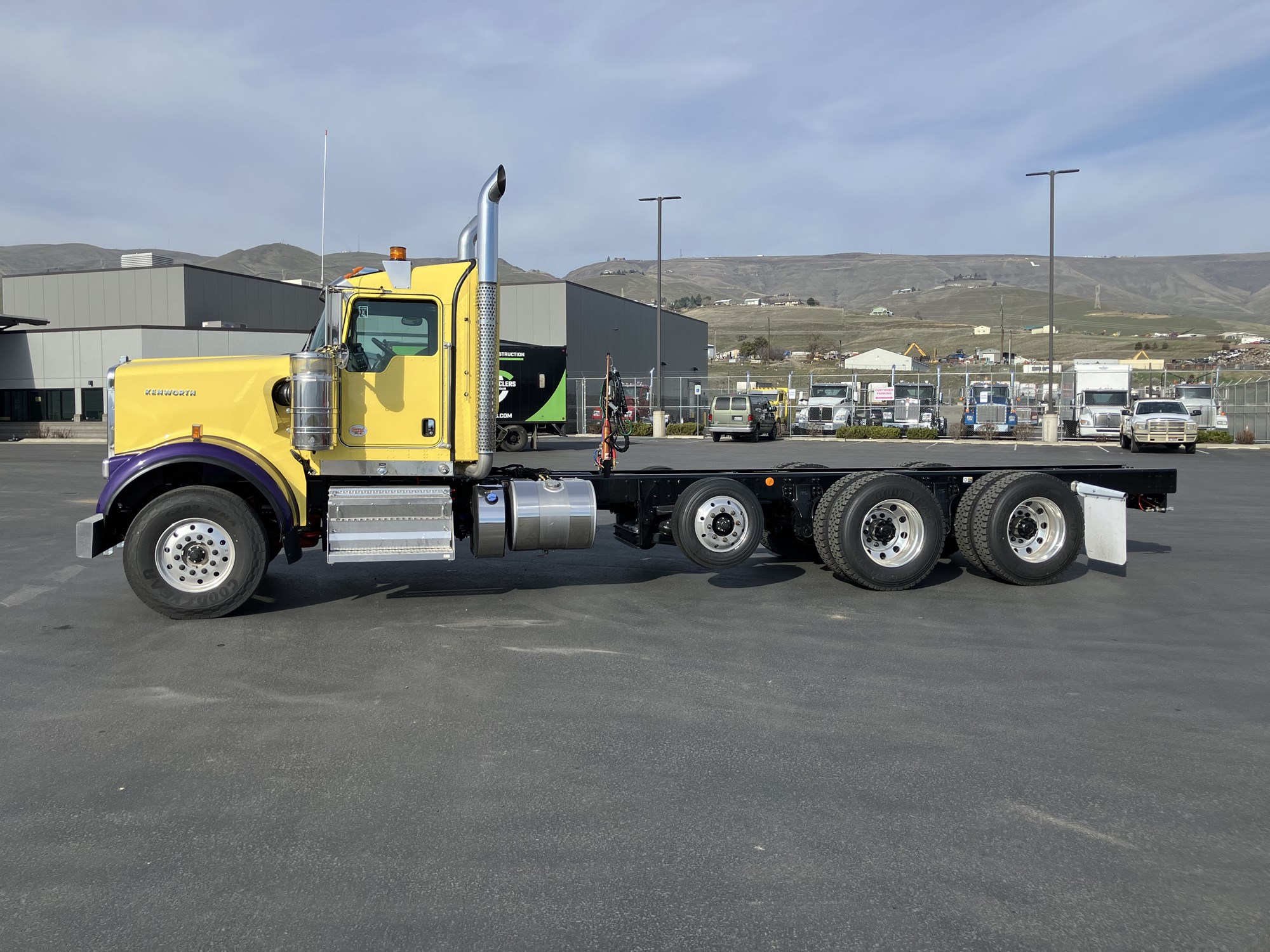 2026 Kenworth W900B 2026 Kenworth W900B - image 2 of 6