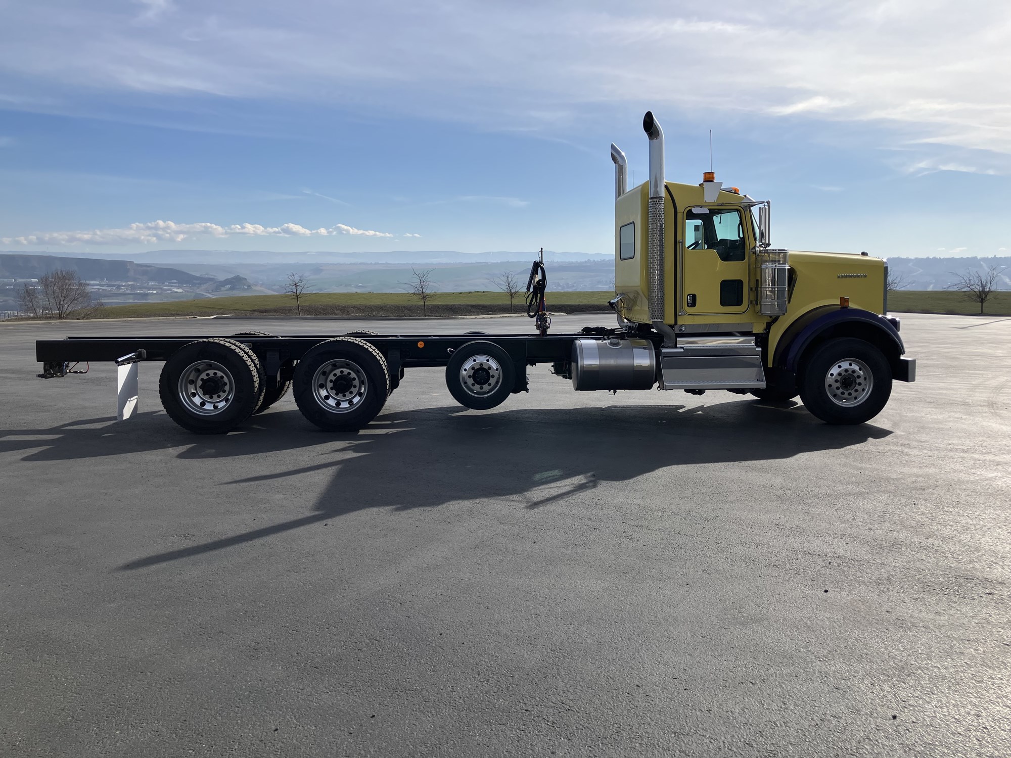 2026 Kenworth W900B 2026 Kenworth W900B - image 4 of 6