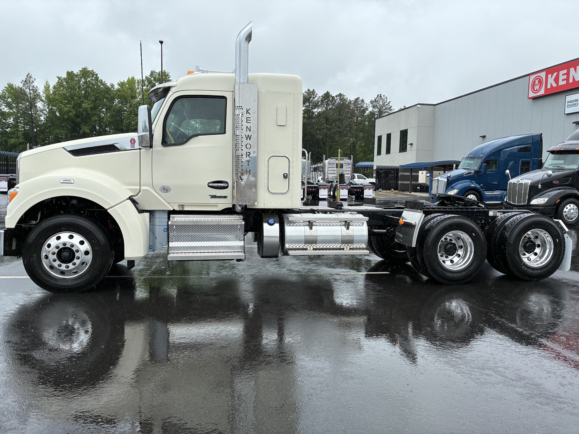 2027 Kenworth T880 2027 Kenworth T880 - image 2 of 6
