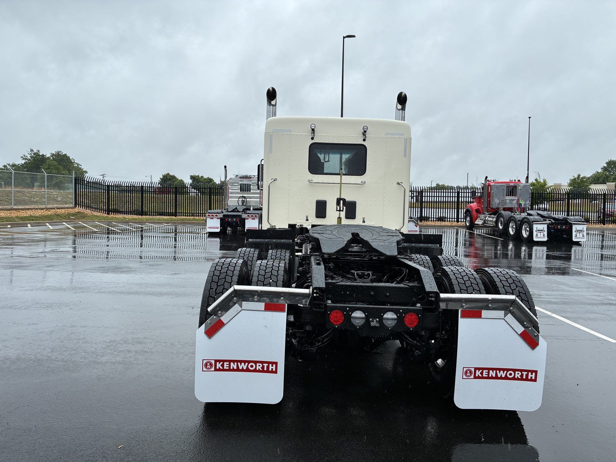 2027 Kenworth T880 2027 Kenworth T880 - image 3 of 6