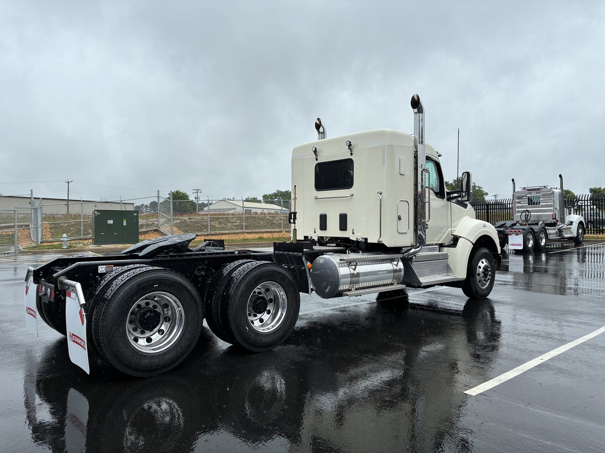 2027 Kenworth T880 2027 Kenworth T880 - image 4 of 6