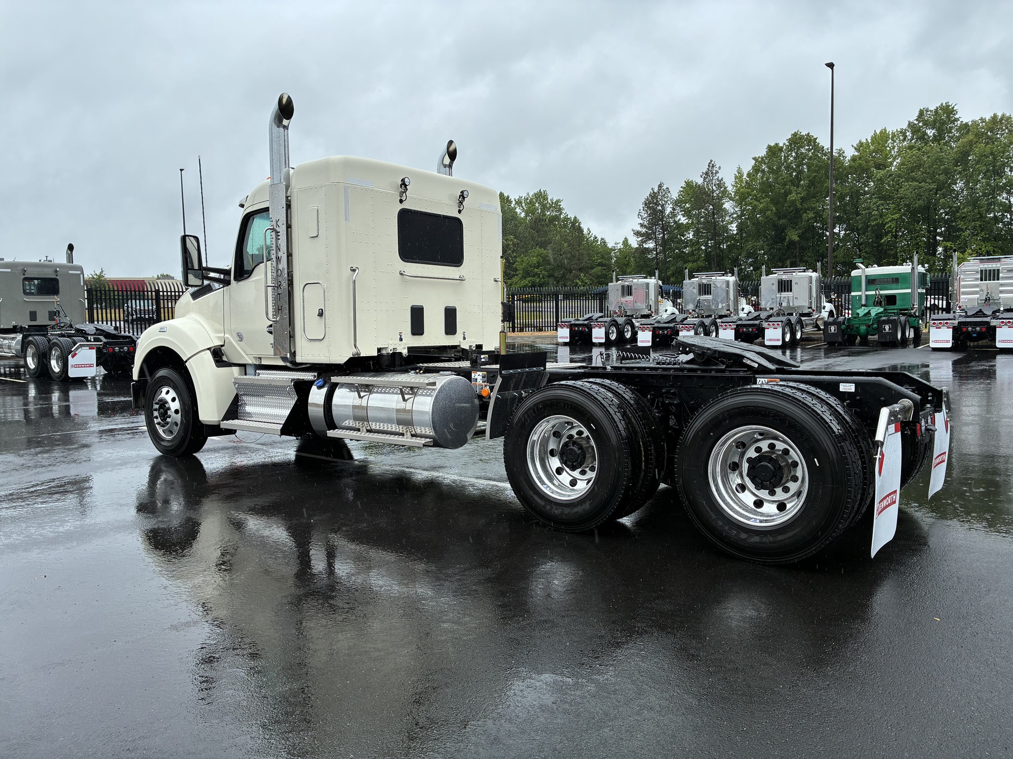 2027 Kenworth T880 2027 Kenworth T880 - image 5 of 6