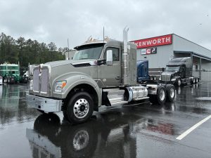 2027 Kenworth T880 VJ255001-01