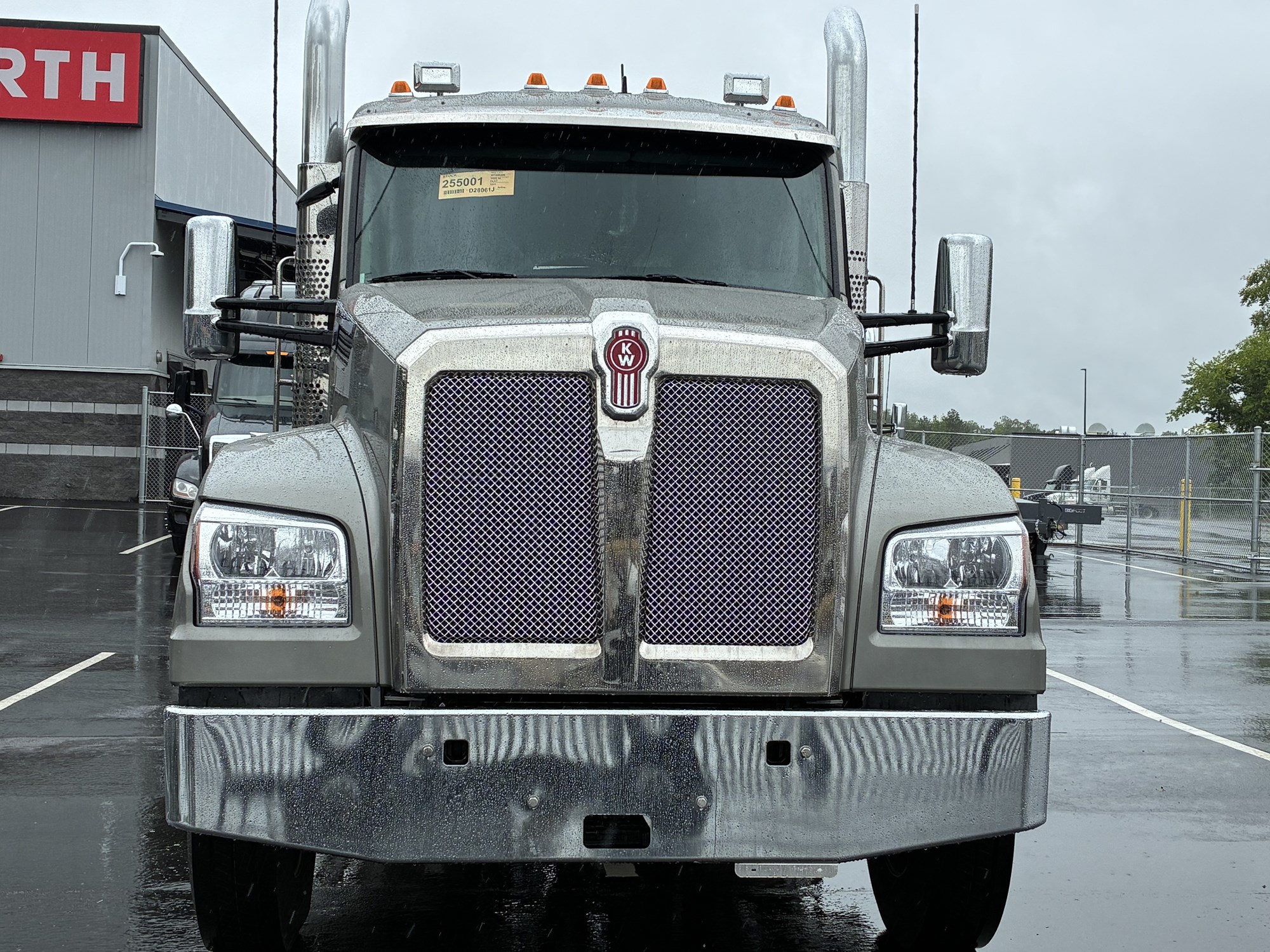 2027 Kenworth T880 2027 Kenworth T880 - image 2 of 6