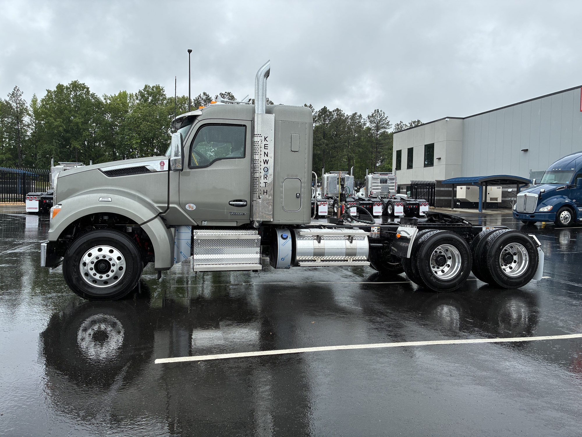 2027 Kenworth T880 2027 Kenworth T880 - image 3 of 6
