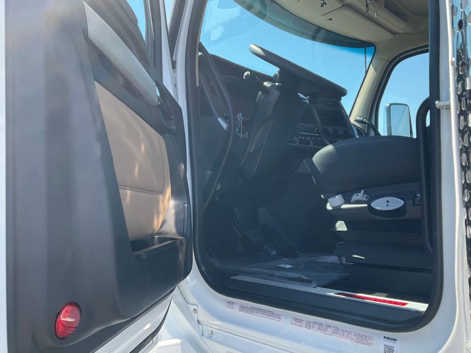 2027 Kenworth T880 VJ255025-07 2027 Kenworth T880 VJ255025-07