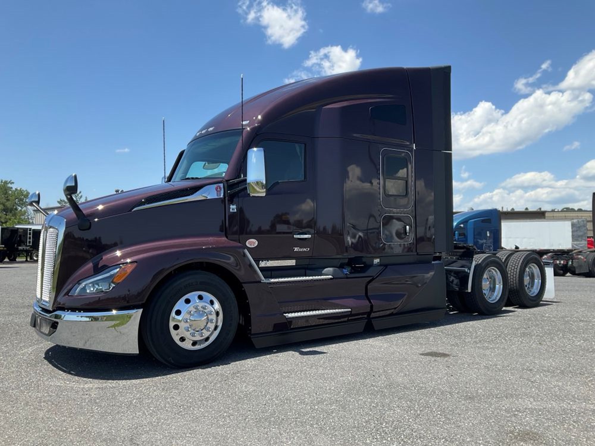 2027 Kenworth T680 Next Gen 2027 Kenworth T680 Next Gen - image 1 of 6