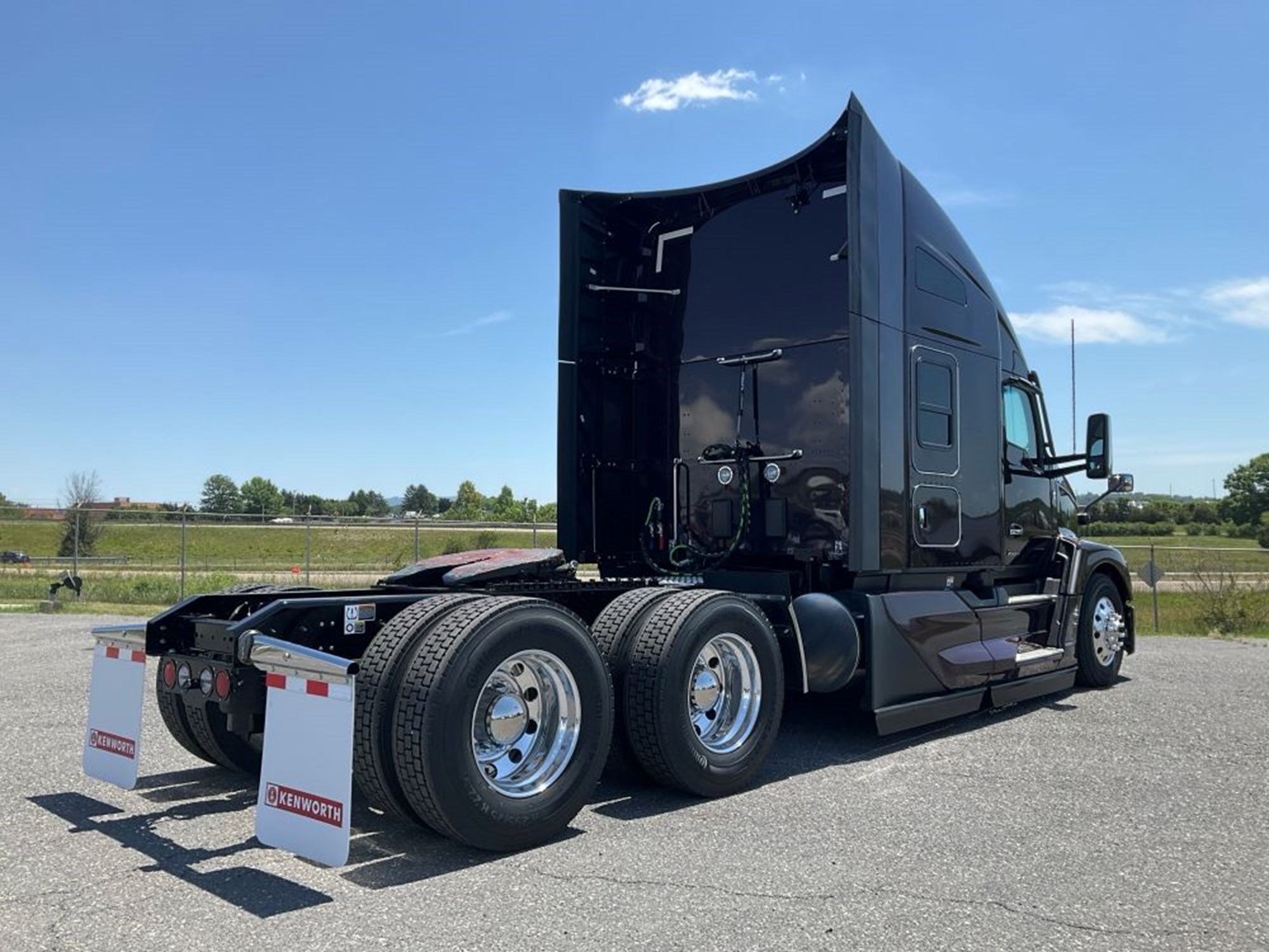 2027 Kenworth T680 Next Gen 2027 Kenworth T680 Next Gen - image 4 of 6
