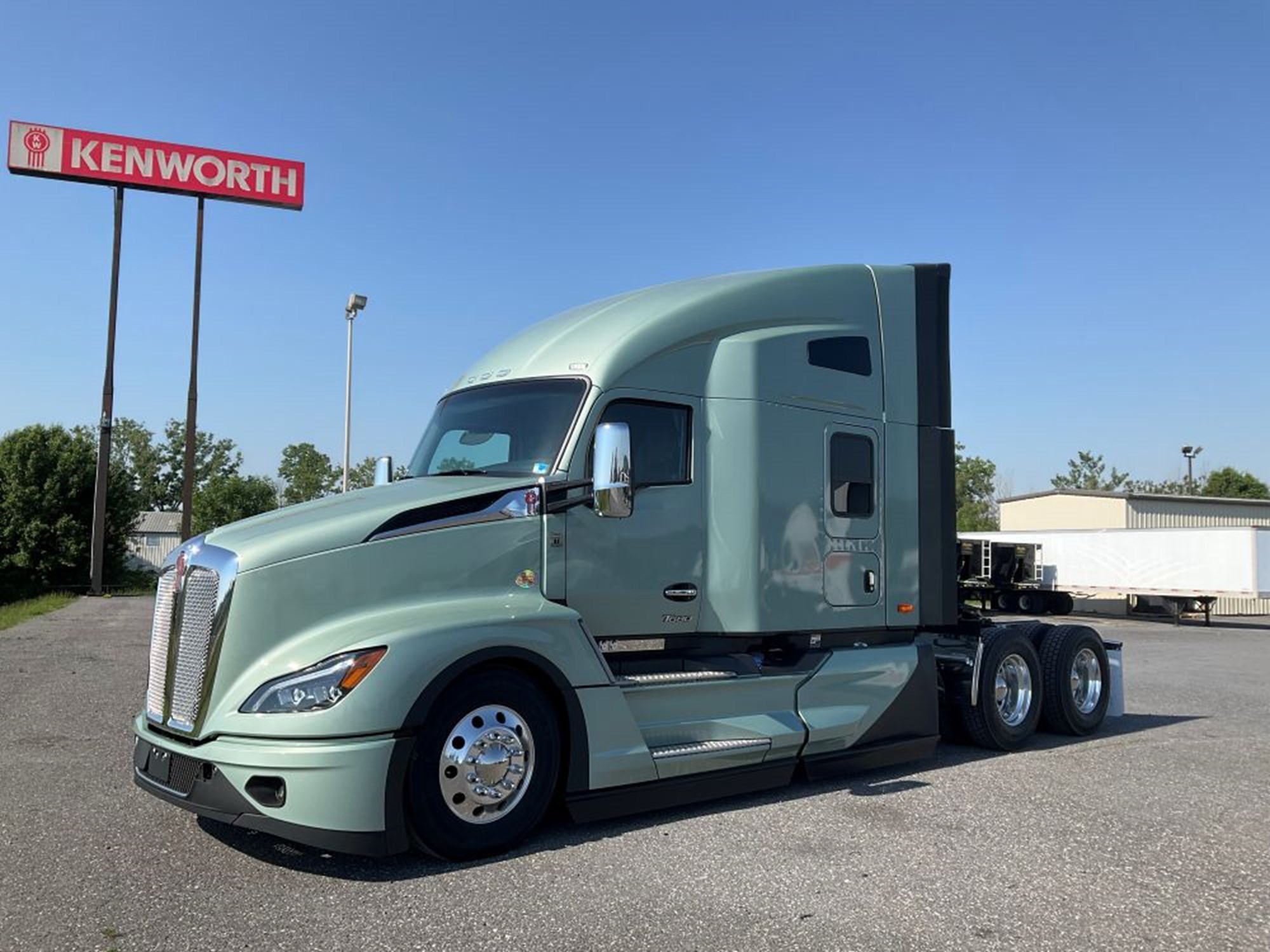 2027 Kenworth T680 Next Gen 2027 Kenworth T680 Next Gen - image 1 of 6