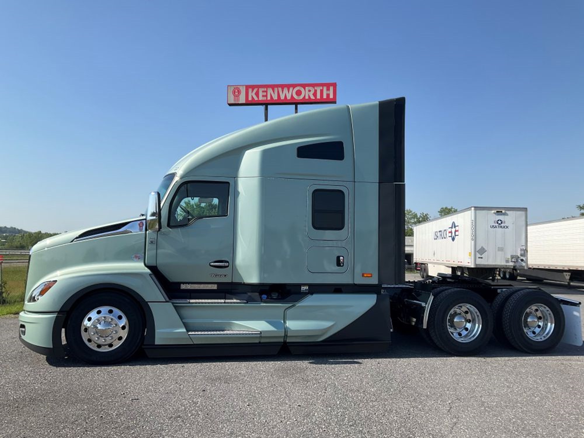 2027 Kenworth T680 Next Gen 2027 Kenworth T680 Next Gen - image 2 of 6