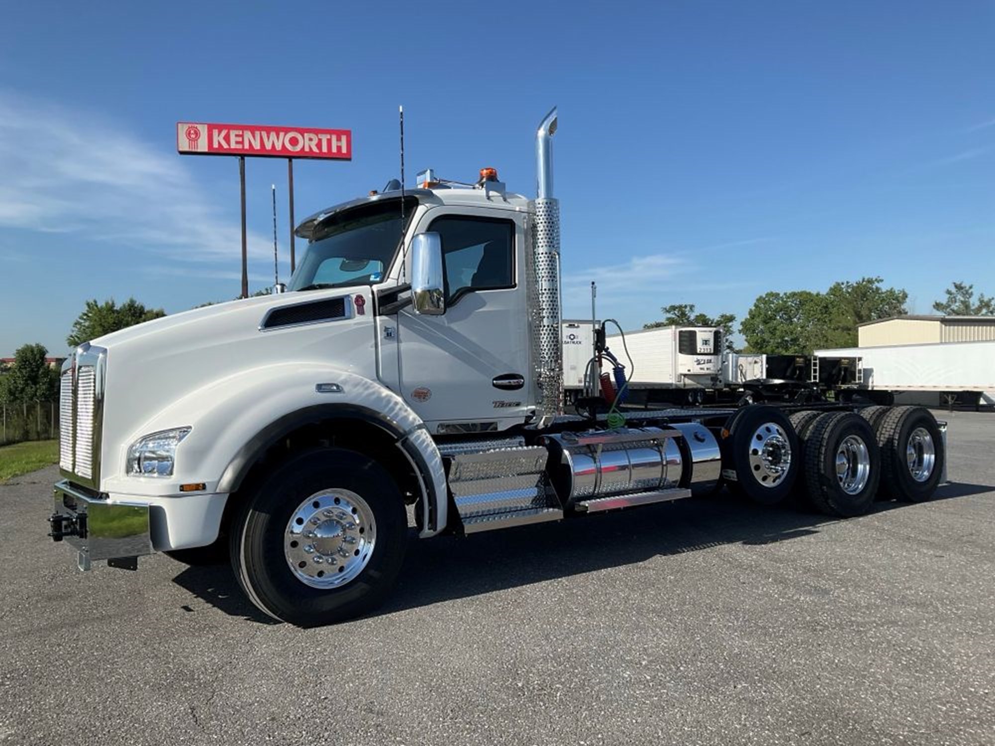2027 Kenworth T880 2027 Kenworth T880 - image 1 of 6