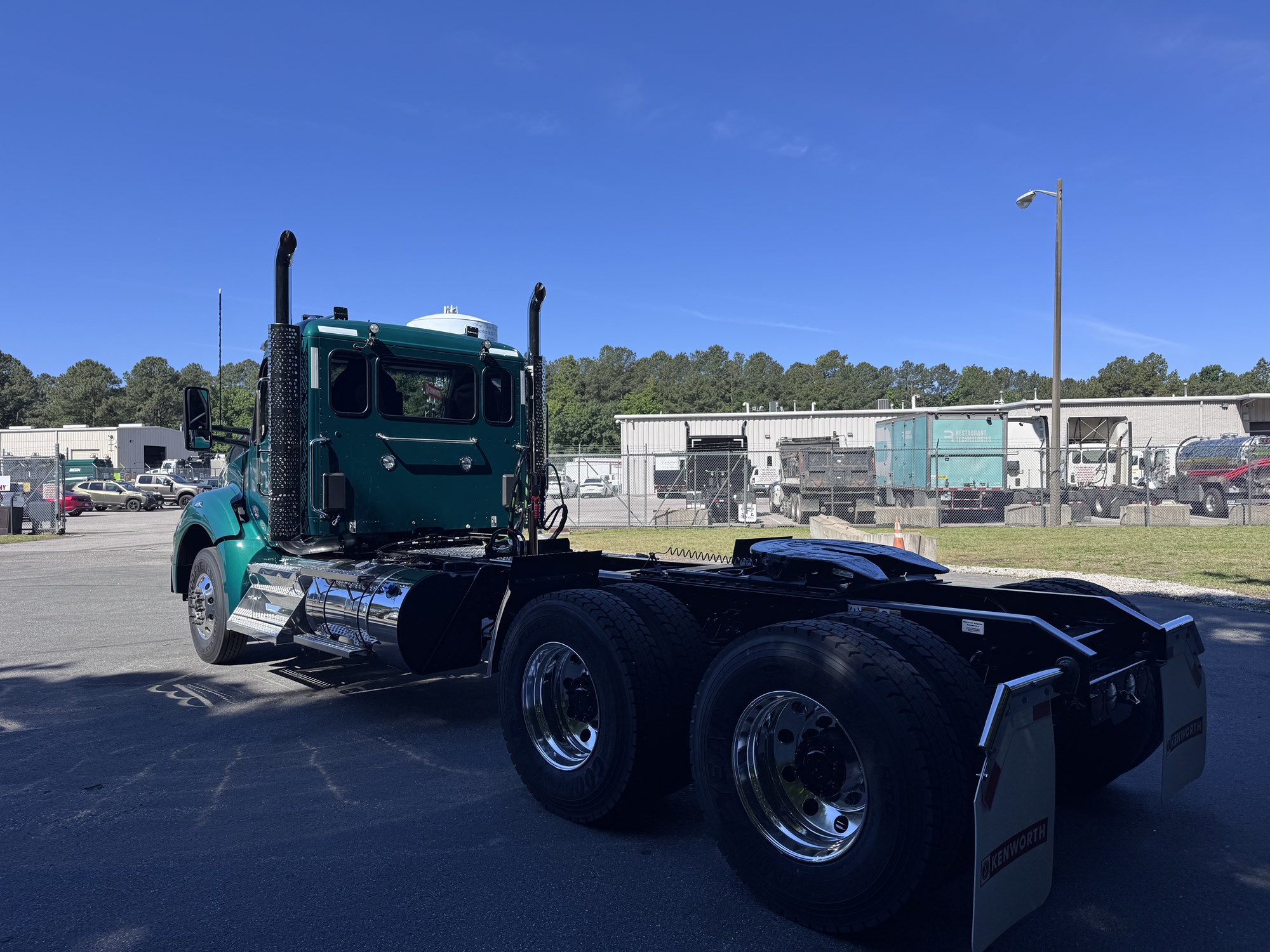 2027 Kenworth T880 2027 Kenworth T880 - image 3 of 6