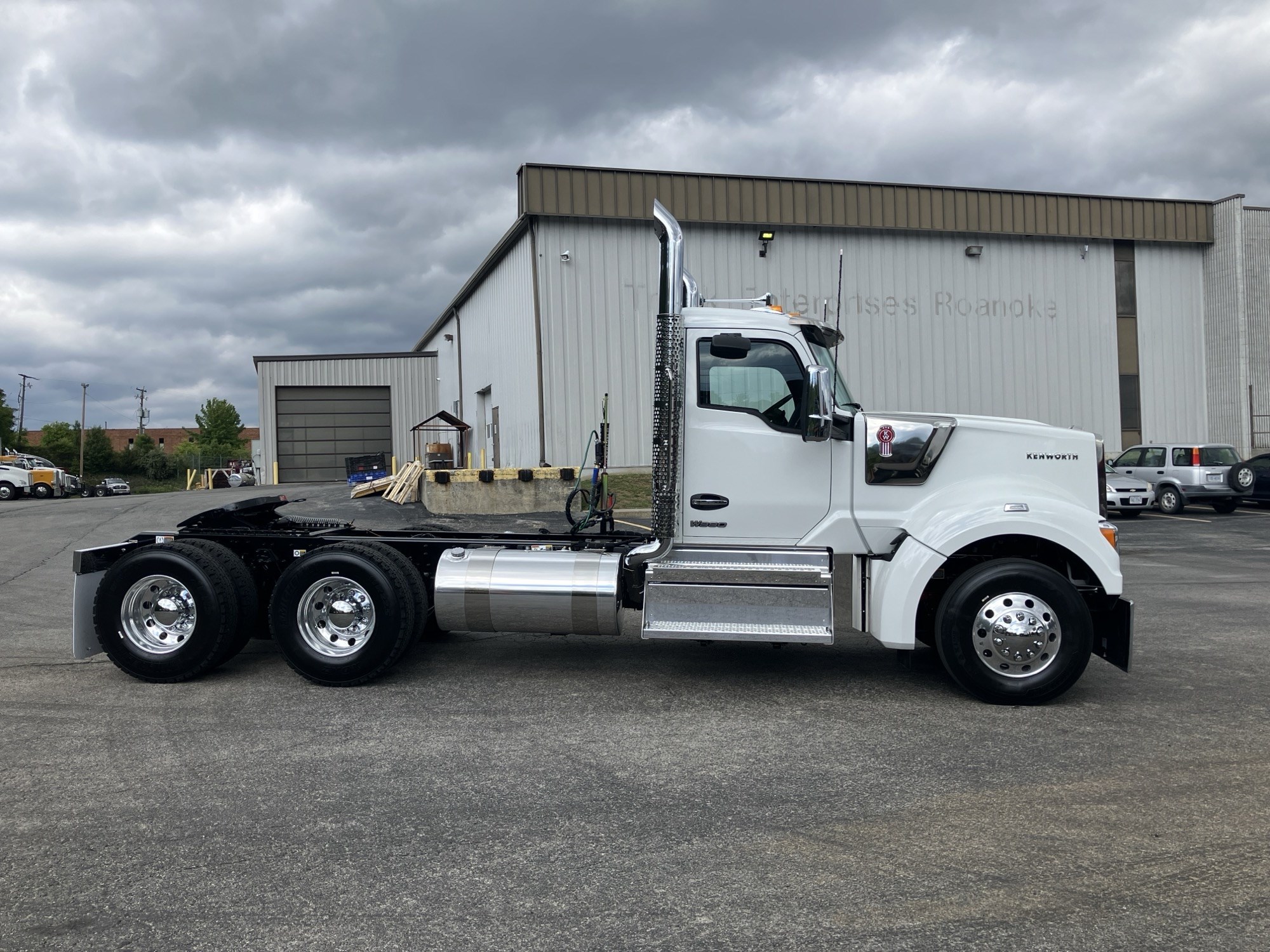 2027 Kenworth W990 2027 Kenworth W990 - image 3 of 6