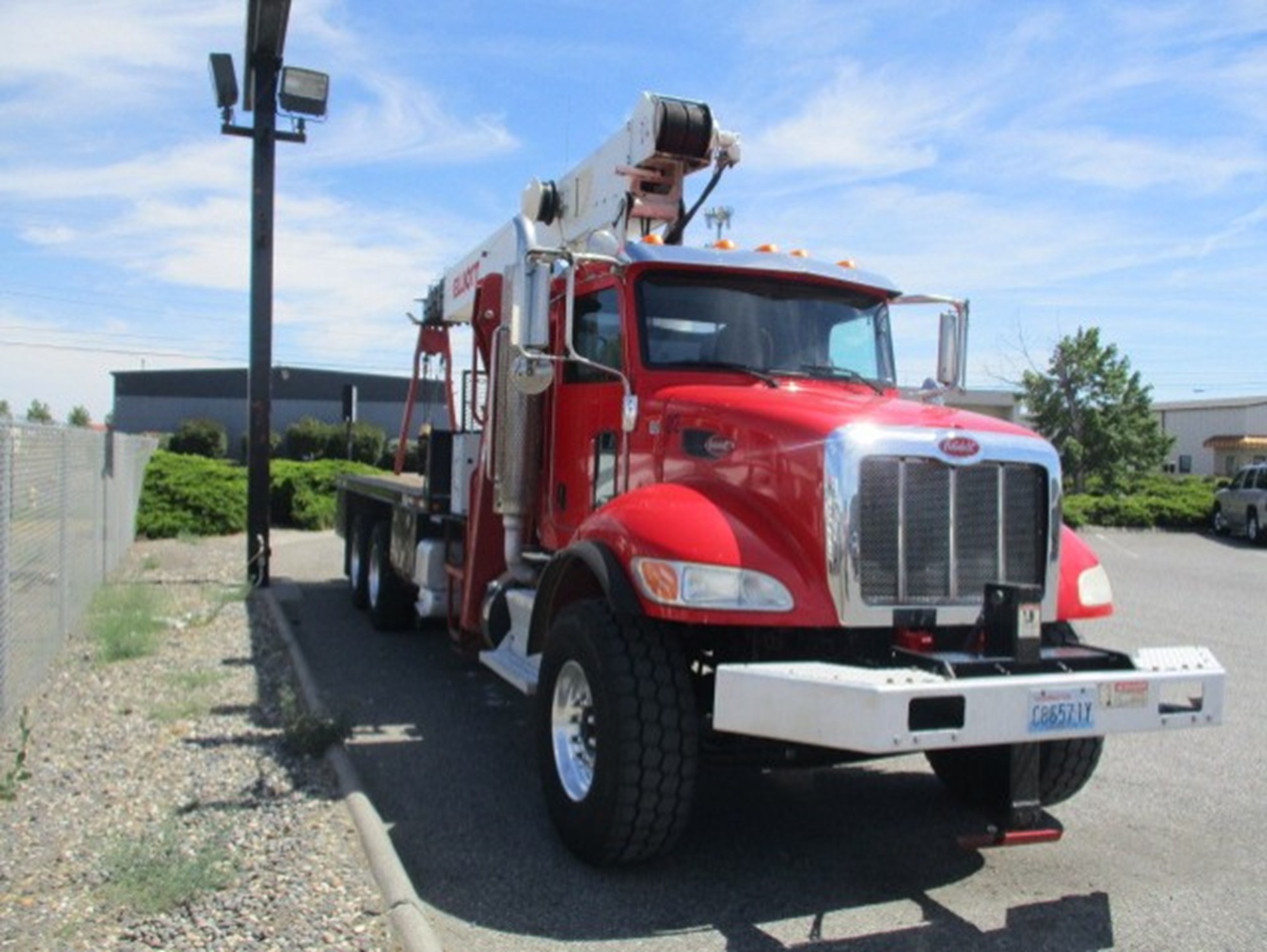 2015 Peterbilt 348 - image 2 of 6