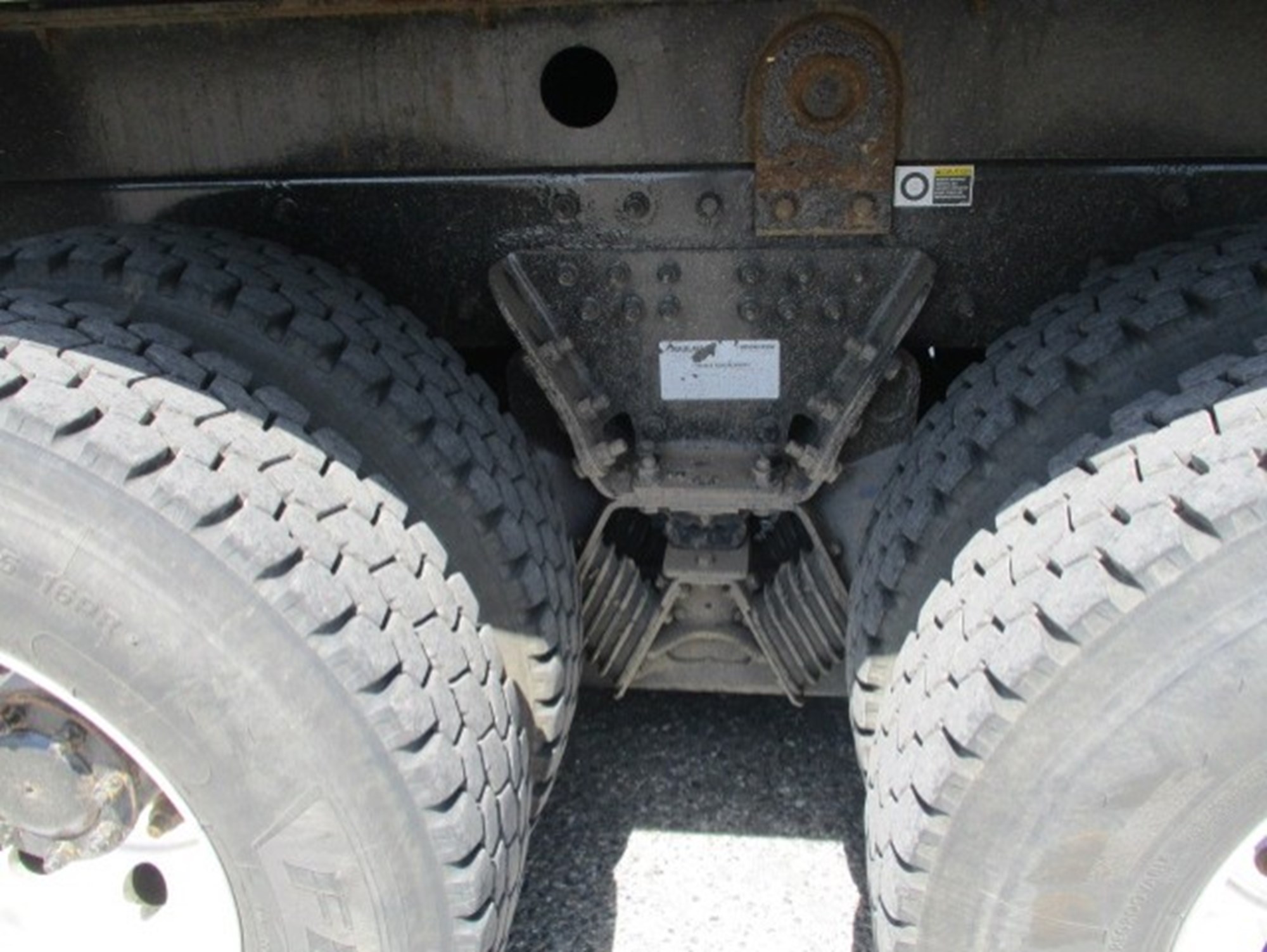 2015 Peterbilt 348 - image 5 of 6