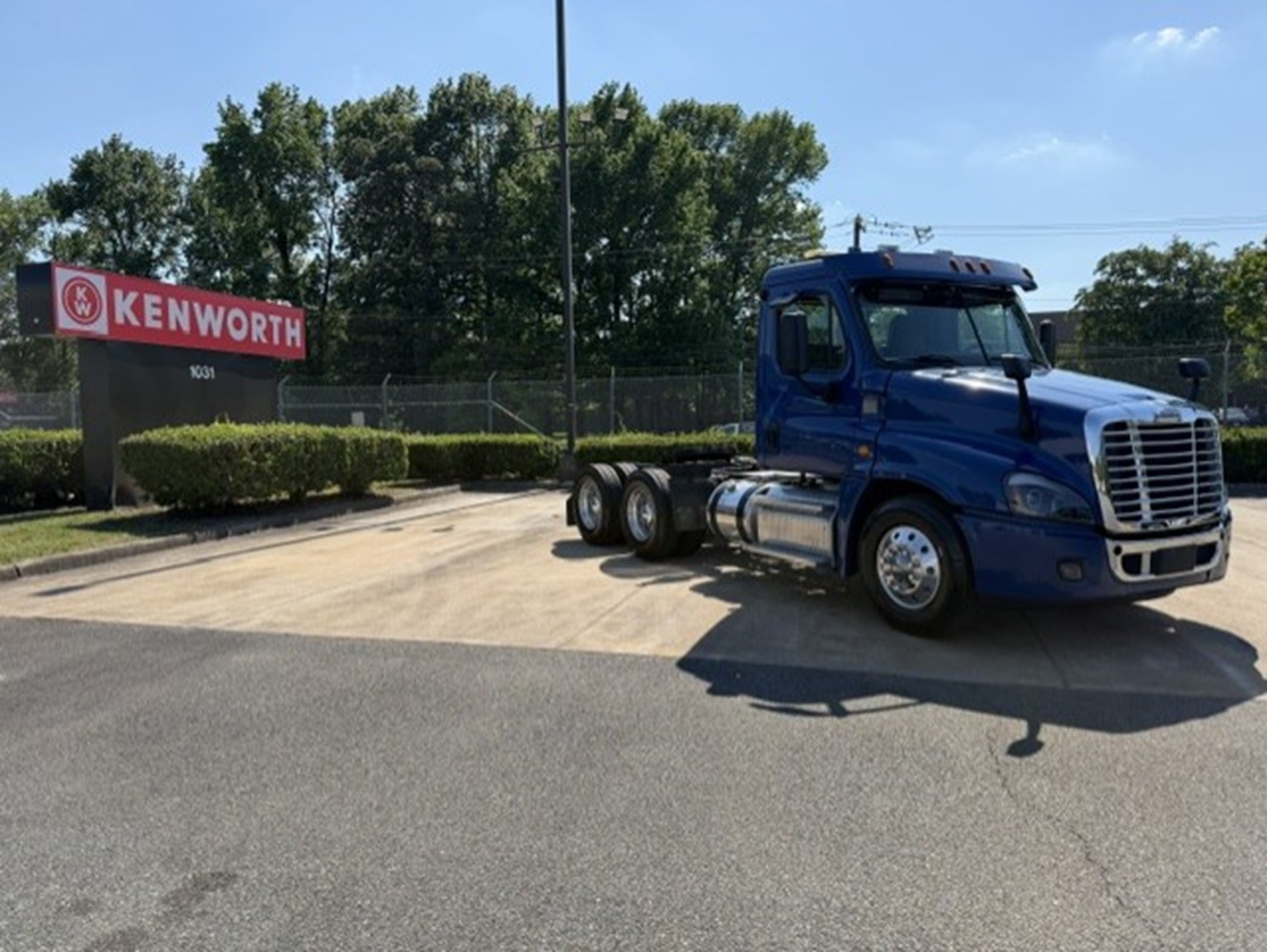 2016 Freightliner Cascadia - image 2 of 6
